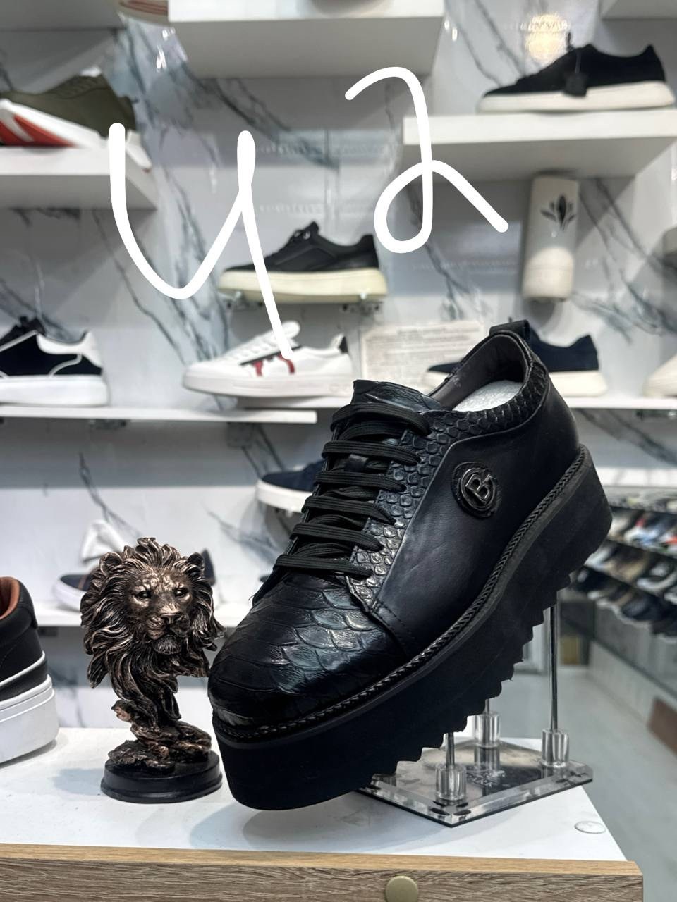 ,мужские и женские кроссовки,спортивная ,брендовые кроссовки,стильные кроссовки