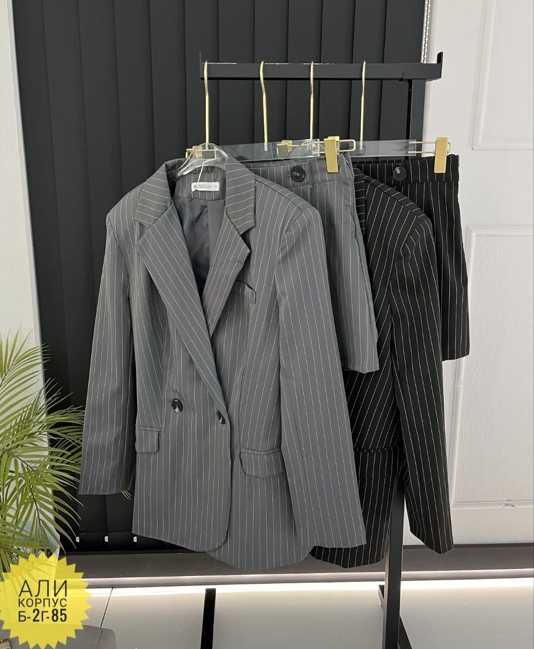 брючный костюм,классический брючный костюм из костюмной ткани в полоску jurimex 3150,костюм пиджак,пиджак женский костюмный серый в полоску,костюм