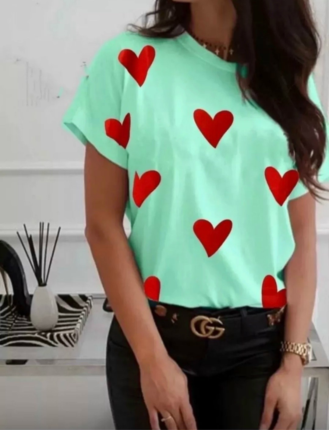 футболки женская,женские футболки с принтом,футболка с сердечками,футболка женская с принтом сердечки,белая женская футболка