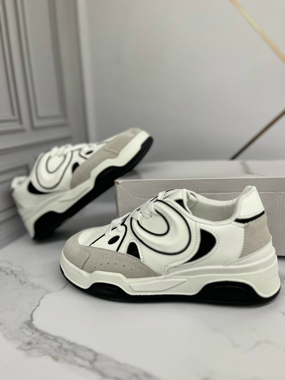 ,кроссовки женские,спортивная ,модные кроссовки,дизайнерские кроссовки