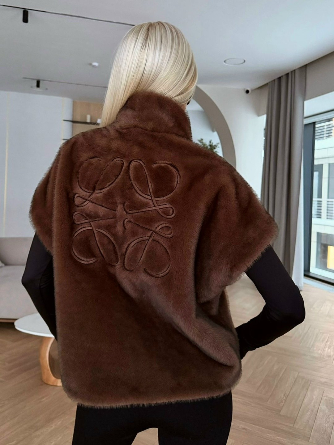 утепленный жилет женский дубленкин zhilwo3 коричневый 48 ru,жилет женский меховой с капюшоном из овчины керли,утепленный жилет женский дубленкин zhilwo2 коричневый 44 ru,жилет меховой,стильные куртки