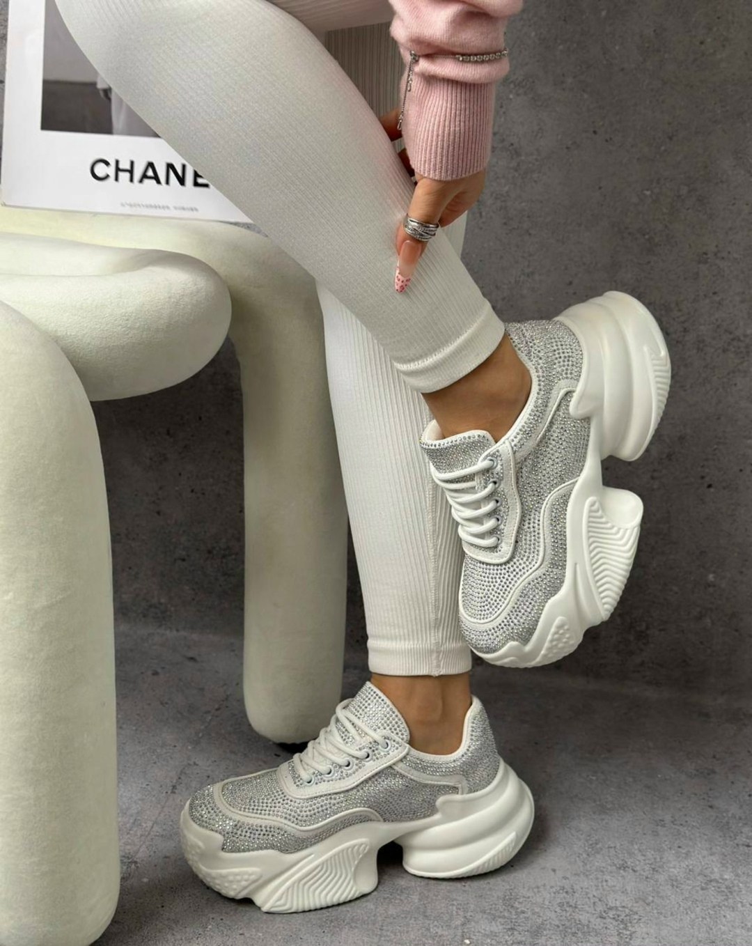 женские кроссовки,кроссовки,кроссовки со стразами женские,женские массивные кроссовки,кроссовки в стразах