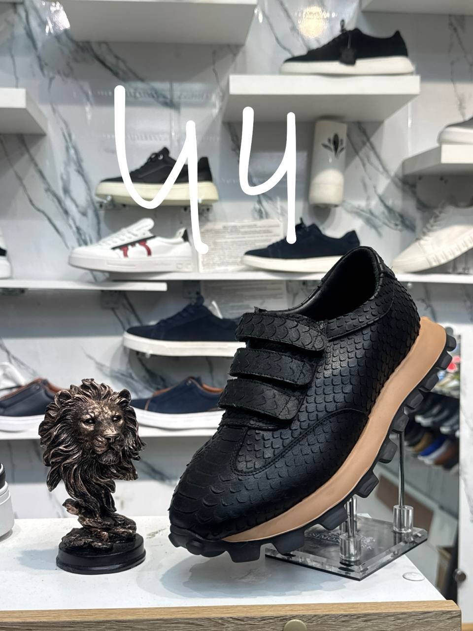 ,мужские и женские кроссовки,спортивная ,брендовые кроссовки,стильные кроссовки