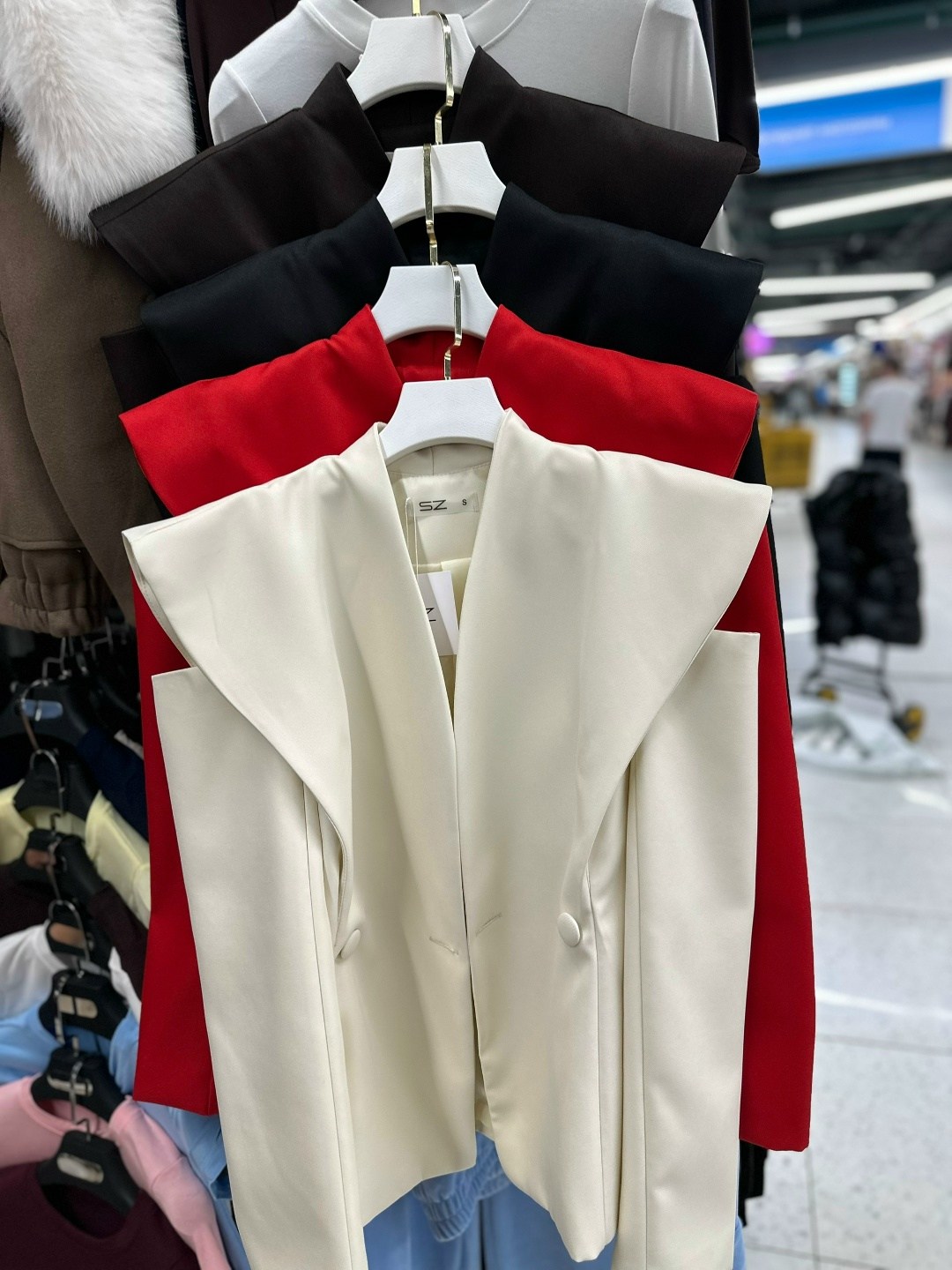 жакет,красный пиджак,полупальто,пиджак,короткие пальто