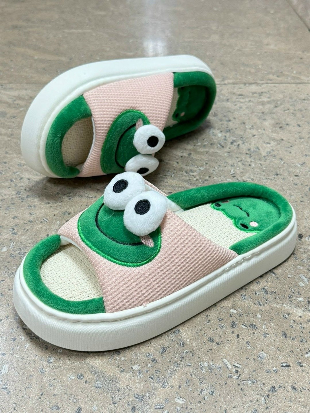 ,домашние тапочки,тапки лягушки,тапочки домашние лягушки летние шлепки dayasha,милые тапочки