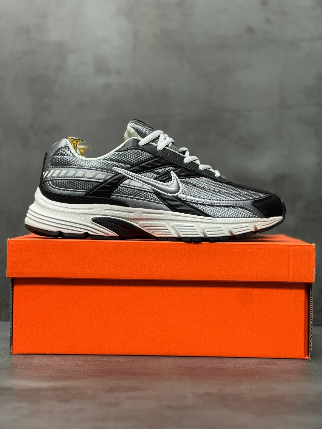 кроссовки nike initiator,кроссовки nike,кроссовки initiator nike цвет серый,кроссовки мужские nike initiator графитовые ib3083-001,мужские беговые кроссовки nike initiator