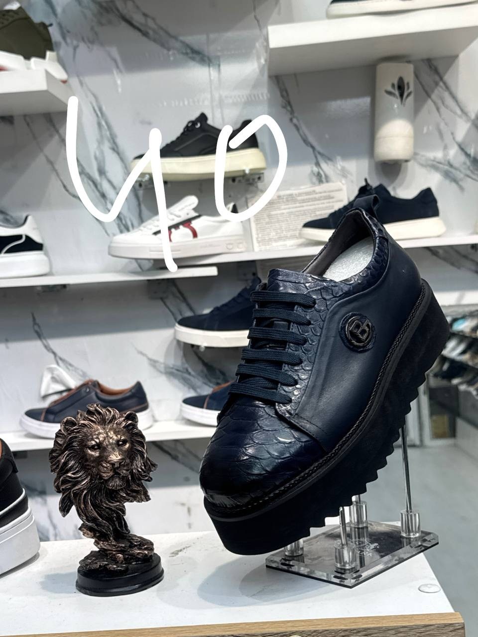 ,мужские и женские кроссовки,спортивная ,брендовые кроссовки,стильные кроссовки