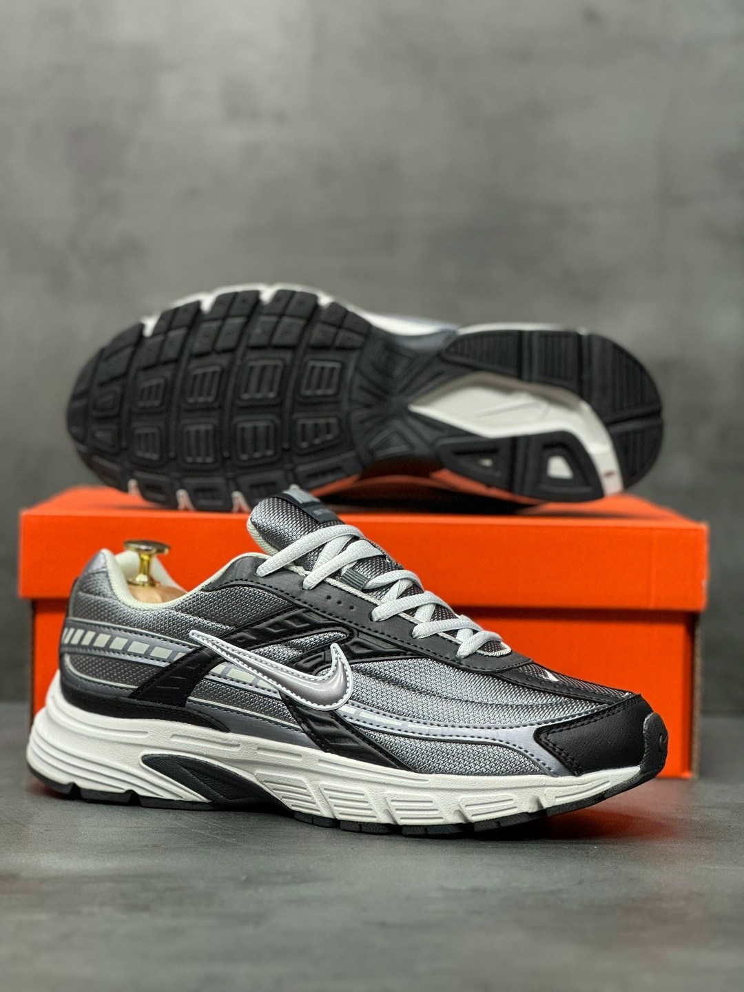 кроссовки nike initiator,кроссовки nike,кроссовки initiator nike цвет серый,кроссовки мужские nike initiator графитовые ib3083-001,мужские беговые кроссовки nike initiator