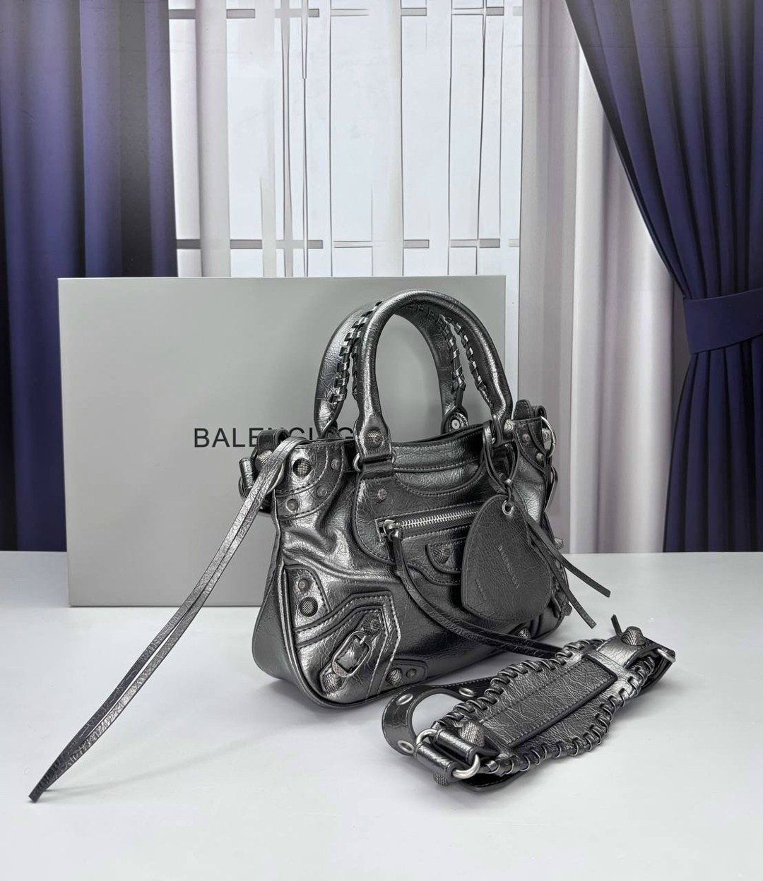 balenciaga маленькая сумка-тоут neo cagole черный,balenciaga сумка,сумка женская balenciaga,balenciaga сумка на плечо,сумка женская balenciaga в стиле 2026