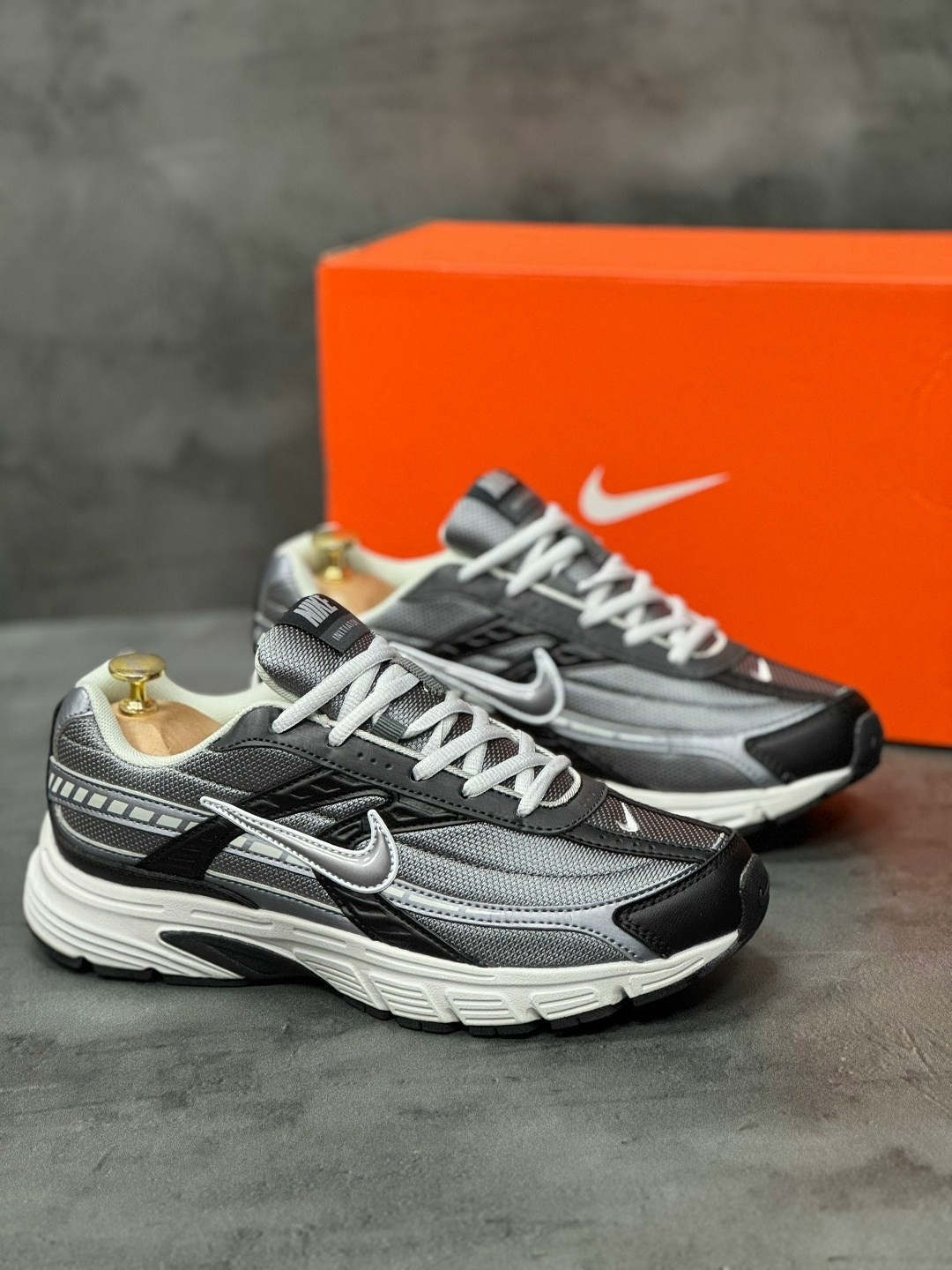 кроссовки nike initiator,кроссовки nike,кроссовки initiator nike цвет серый,кроссовки мужские nike initiator графитовые ib3083-001,мужские беговые кроссовки nike initiator