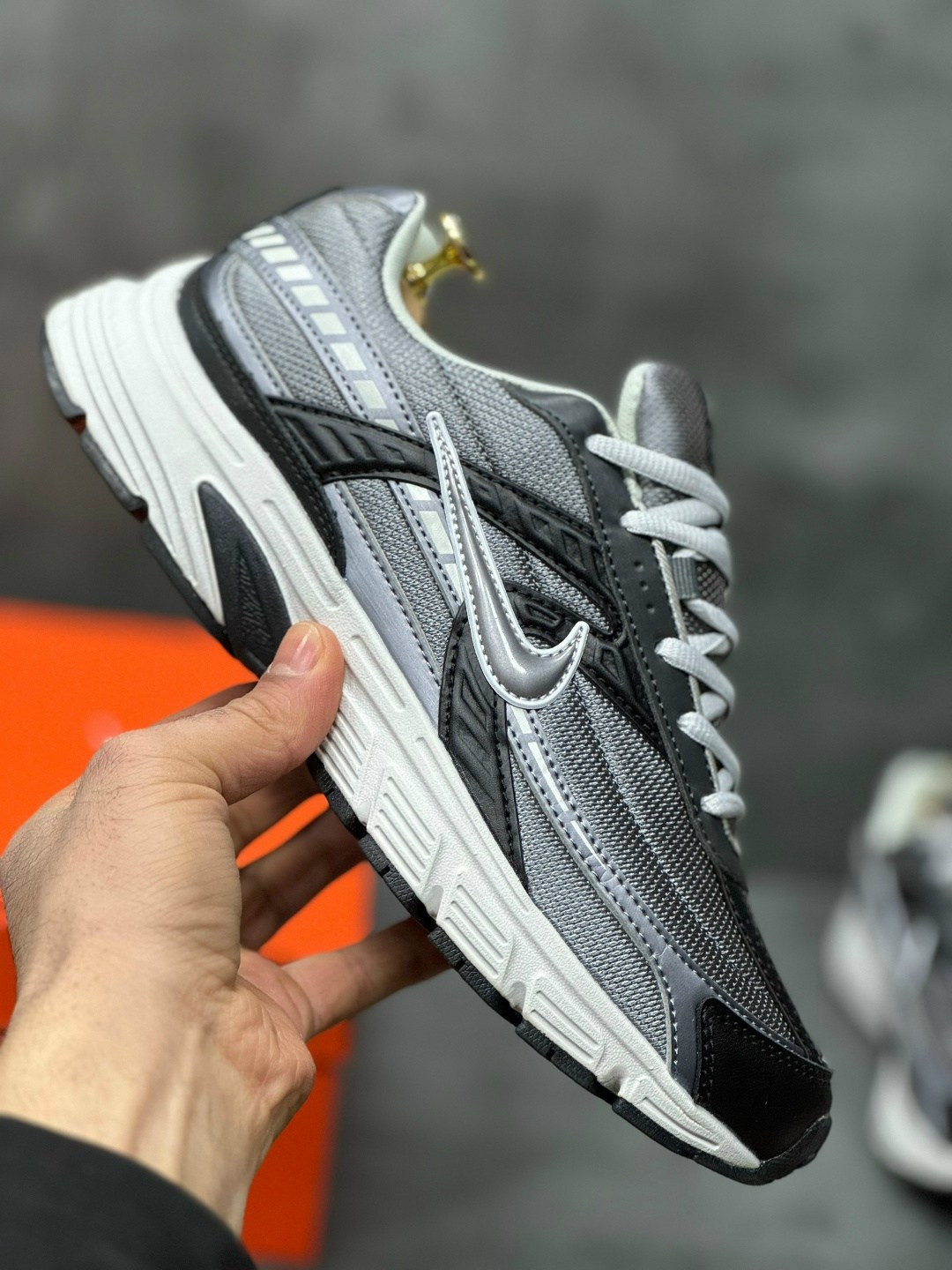 кроссовки nike initiator,кроссовки nike,кроссовки initiator nike цвет серый,кроссовки мужские nike initiator графитовые ib3083-001,мужские беговые кроссовки nike initiator