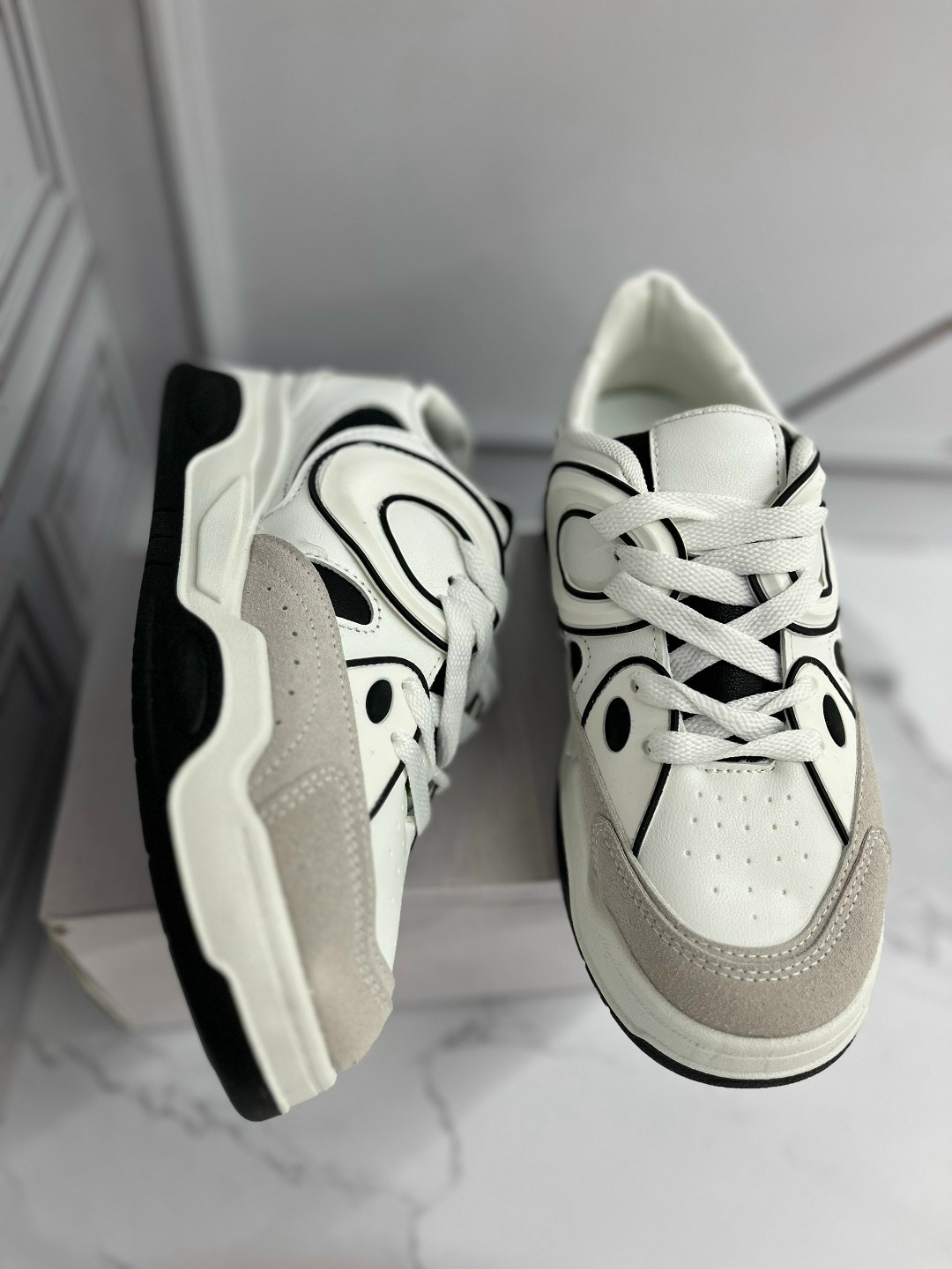 ,кроссовки женские,спортивная ,модные кроссовки,дизайнерские кроссовки