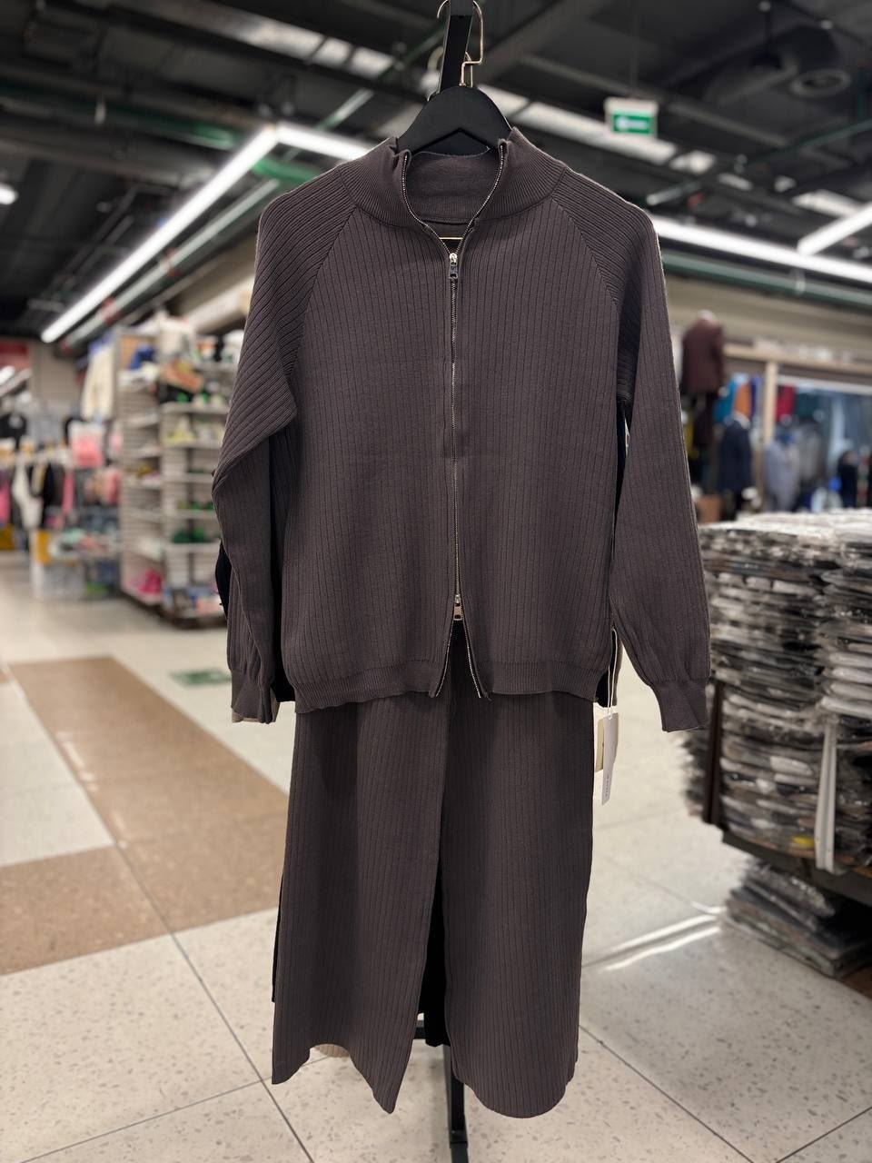 трикотажный женский костюм,трикотажный костюм,костюм женский кофта и штаны арт. 1549041,костюм женский: свитер и штаны (one size 42-48),женские костюмы