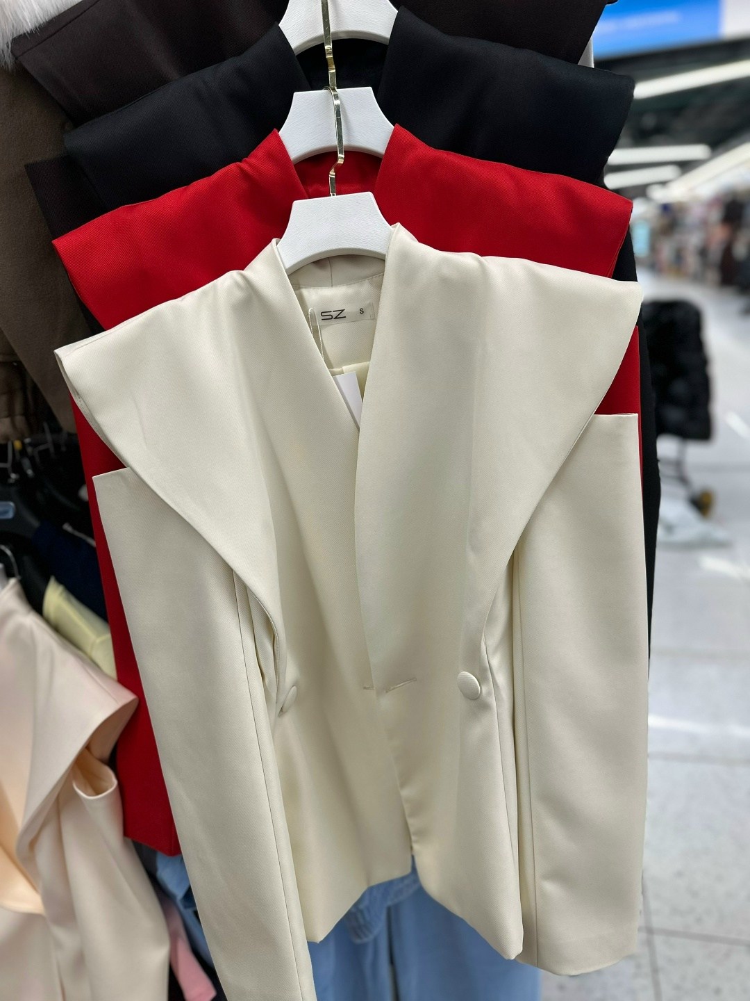 жакет,красный пиджак,полупальто,пиджак,короткие пальто