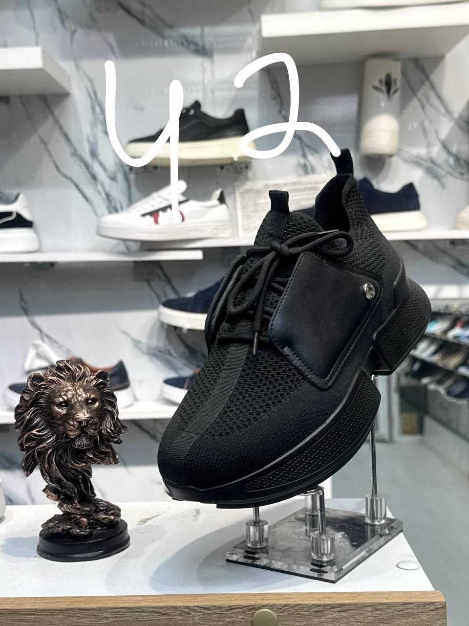 ,мужские и женские кроссовки,спортивная ,брендовые кроссовки,стильные кроссовки