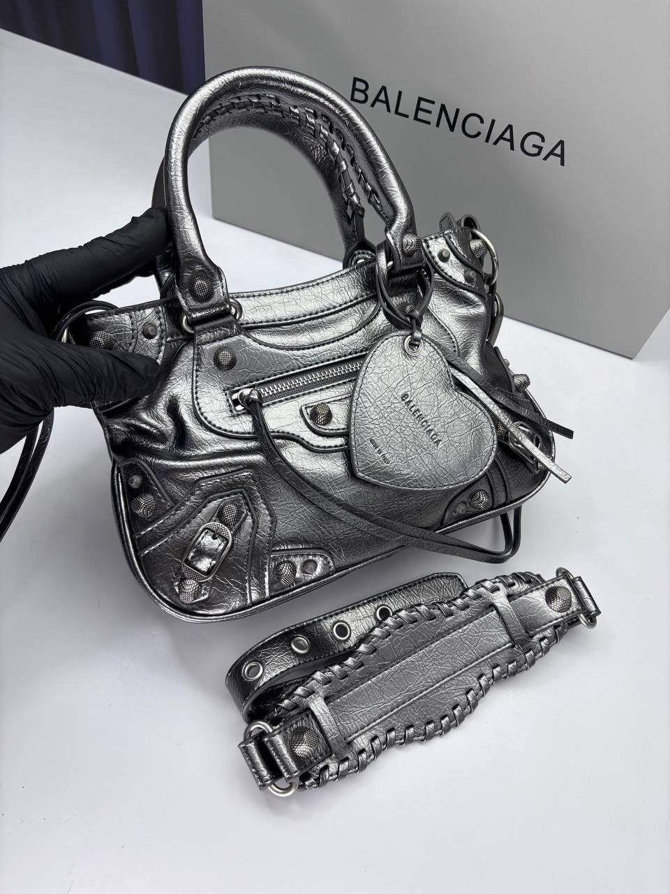 balenciaga маленькая сумка-тоут neo cagole черный,balenciaga сумка,сумка женская balenciaga,balenciaga сумка на плечо,сумка женская balenciaga в стиле 2026