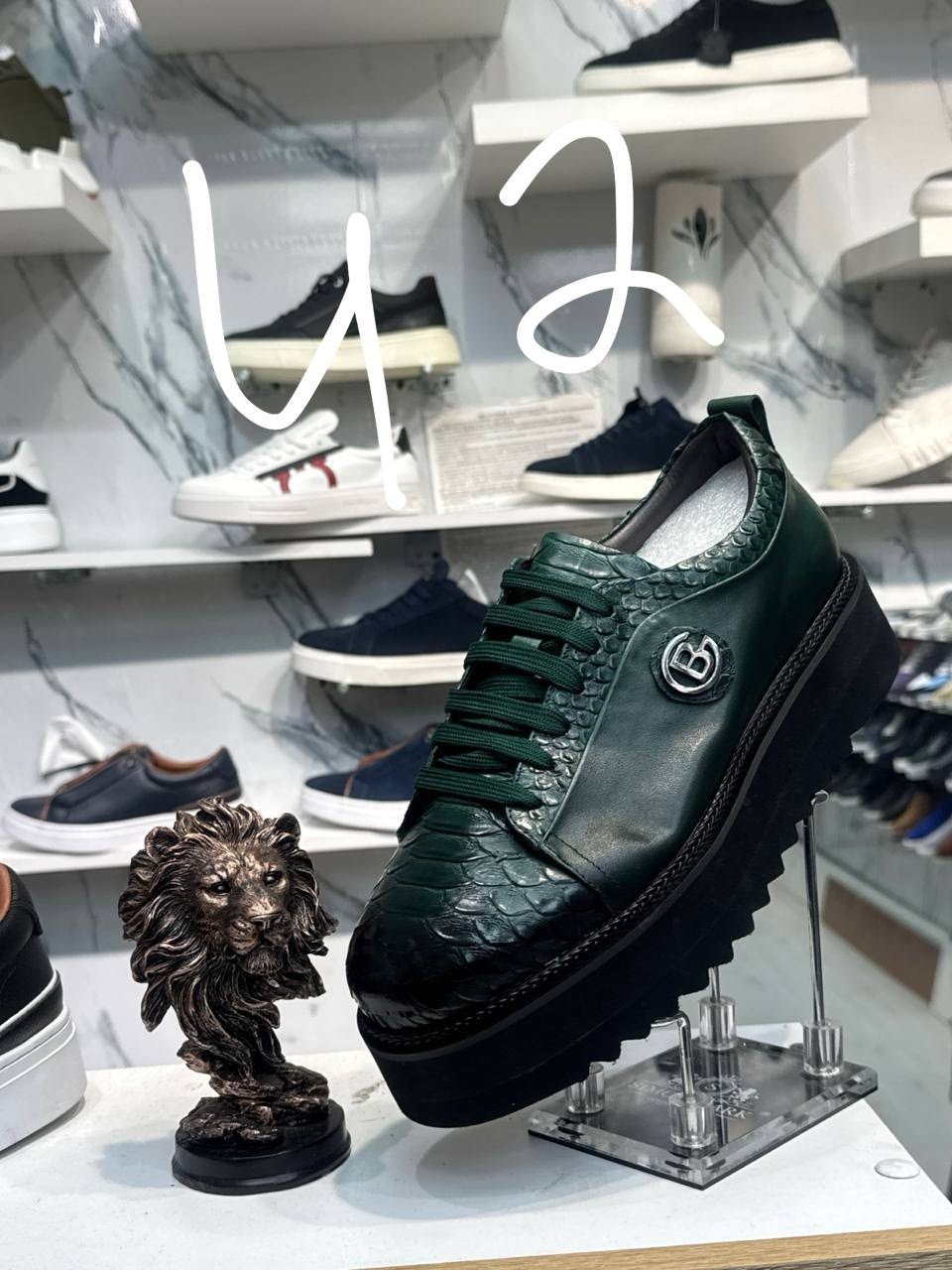 ,мужские и женские кроссовки,спортивная ,брендовые кроссовки,стильные кроссовки