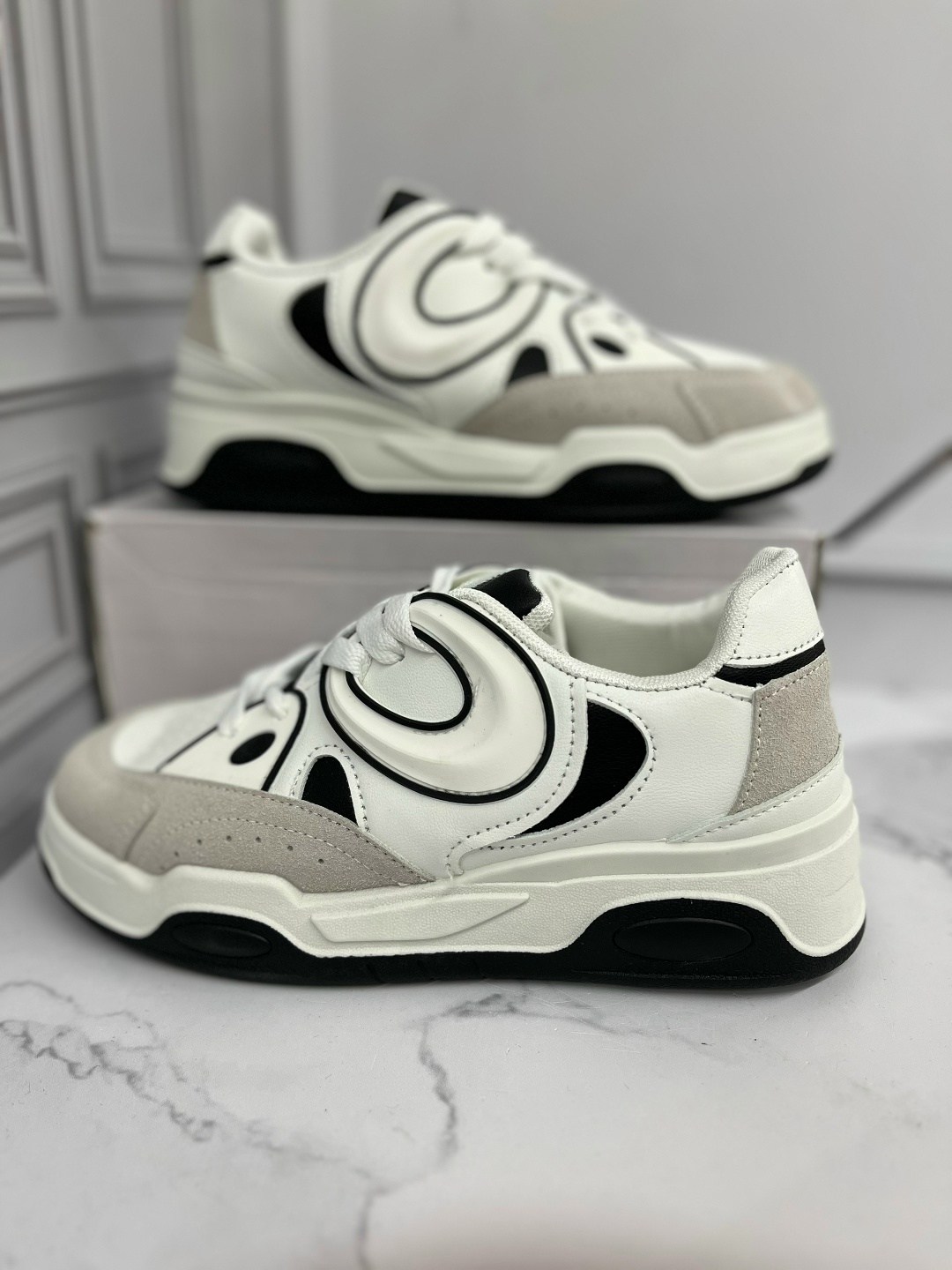 ,кроссовки женские,спортивная ,модные кроссовки,дизайнерские кроссовки