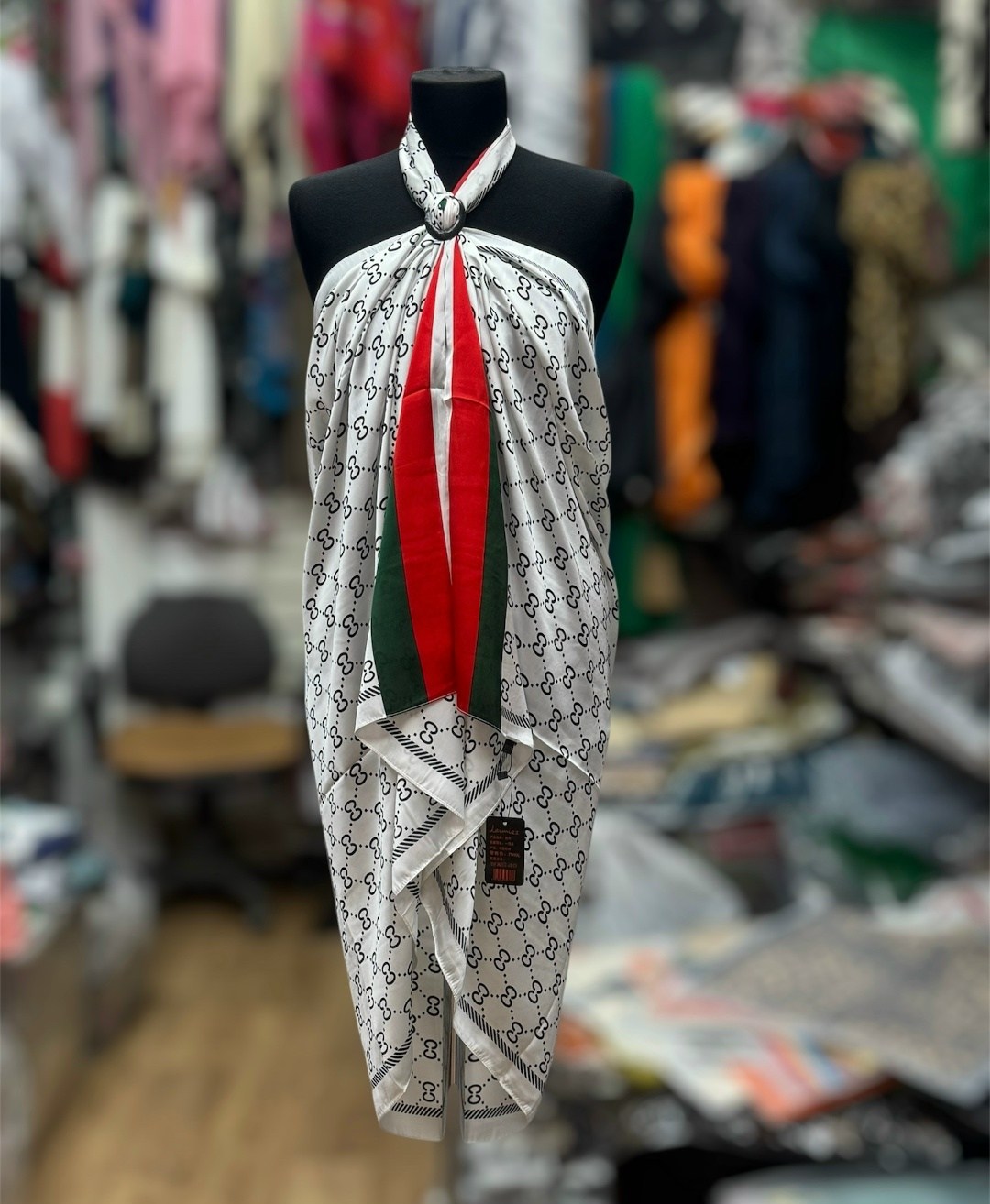 шарф гуччи женский,шарфы для женщин,платок гуччи,шелковый шарф,модные шарфы