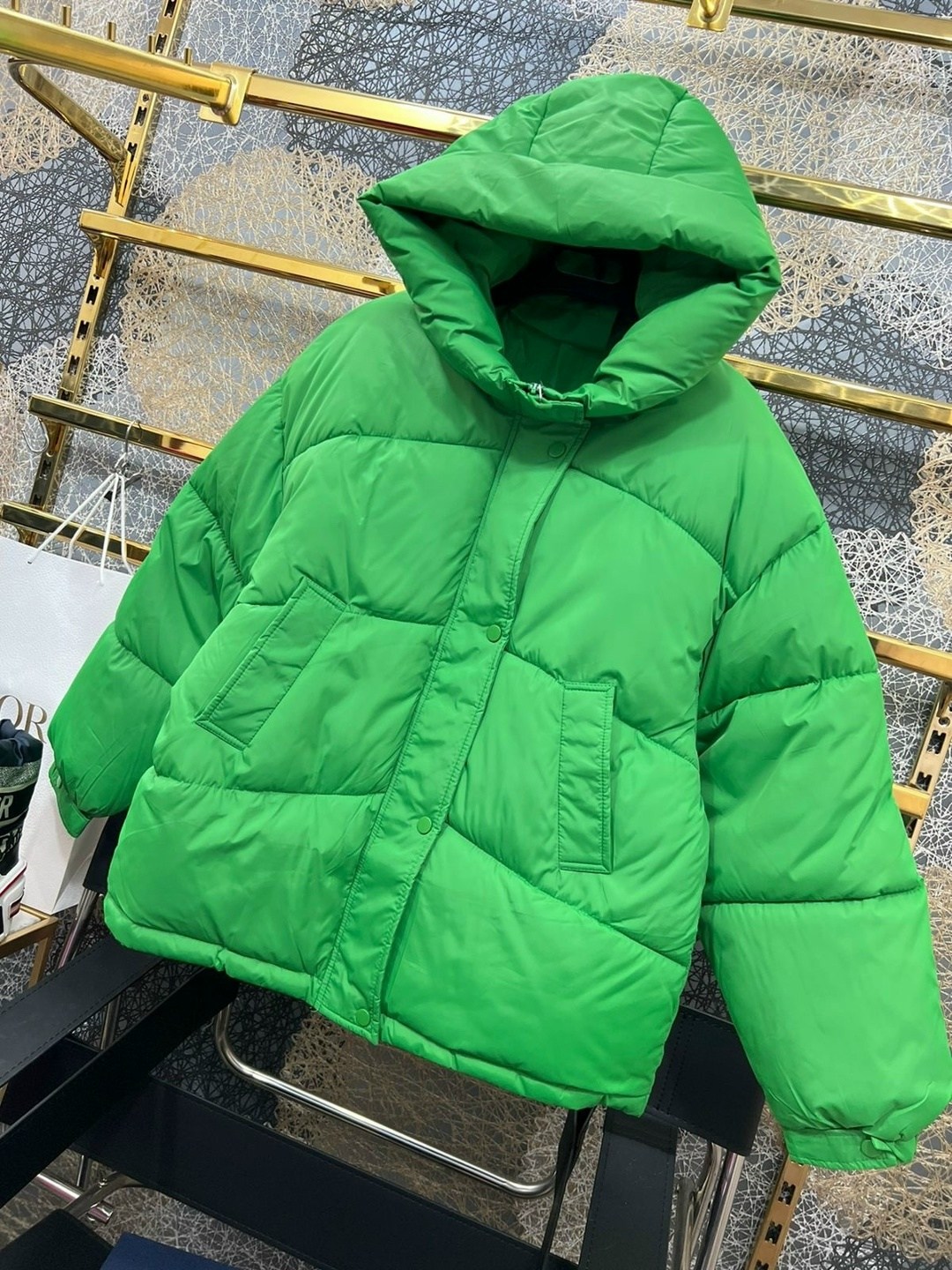 куртка женская,модная куртка,женская зимняя куртка,пуховик зимний короткий куртка оверсайз с капюшоном winterra 170501009,куртка зеленая женская