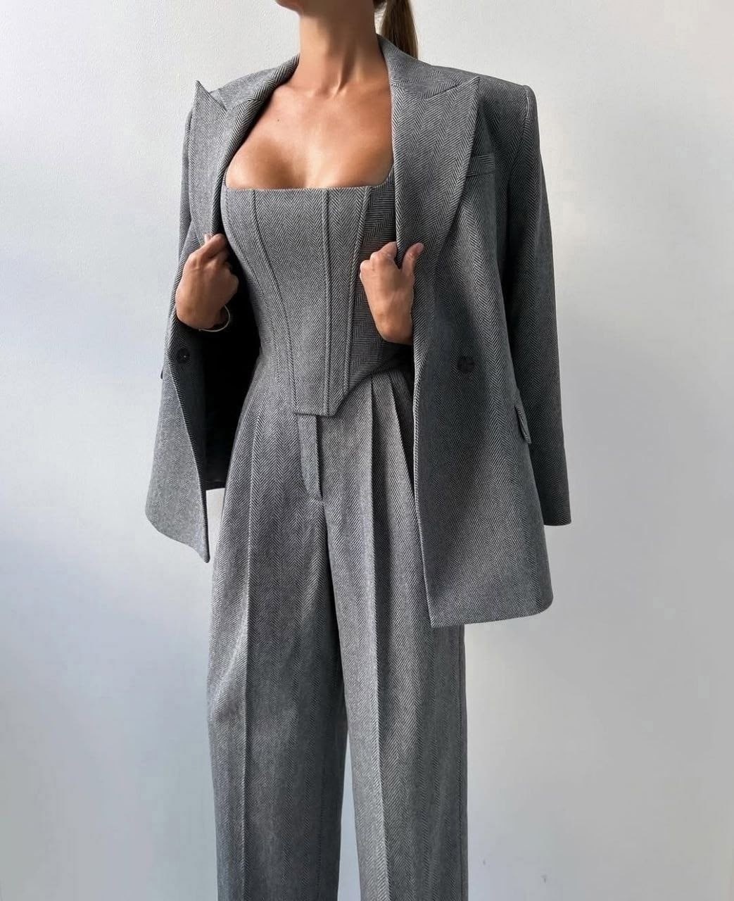 комплект состоящий из двубортного жакета с поясом корсета,костюм тройка кашемир,женский костюм,костюм брючный
