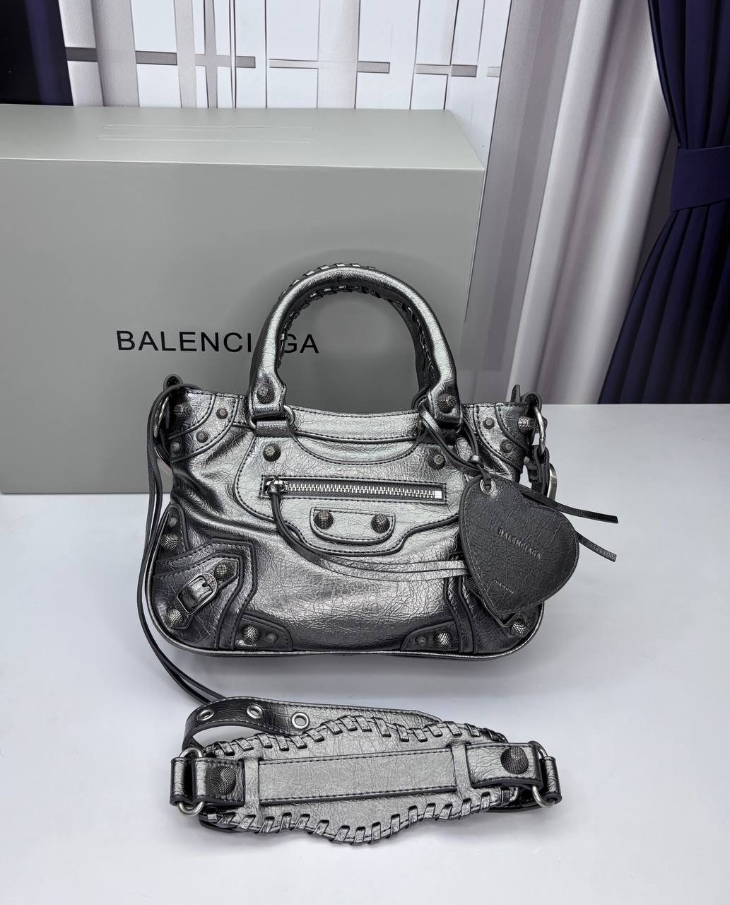 balenciaga маленькая сумка-тоут neo cagole черный,balenciaga сумка,сумка женская balenciaga,balenciaga сумка на плечо,сумка женская balenciaga в стиле 2026