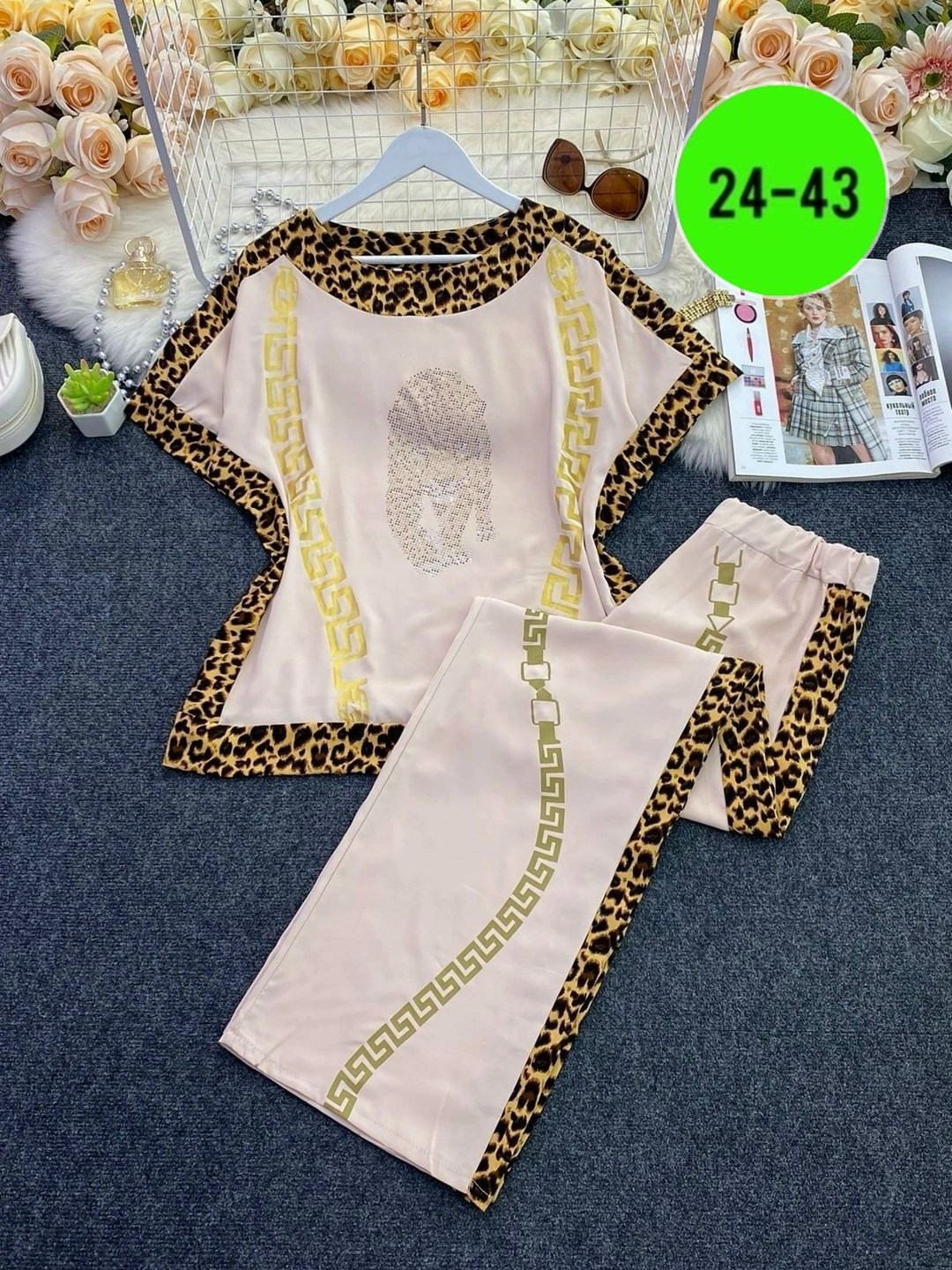 костюм двойка женская,костюм со стразами,костюм с брюками,женские костюмы,костюм с принтом