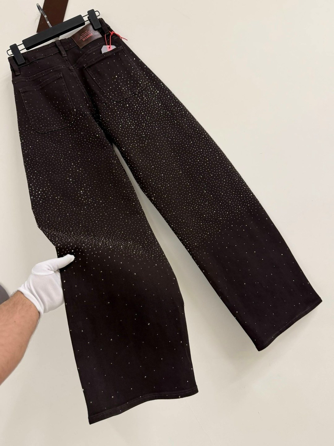 джинсы со стразами,джинсы chanel,джинсы mango со стразами,джинсы женские,американские черные джинсы со стразами
