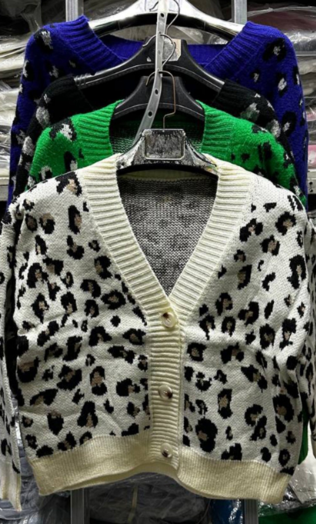 леопардовый кардиган остин,женский вязаный кардиган с леопардовым принтом,кардиган леопард,кардиган женский с принтом на пуговицах леопардовый gluck,леопардовые кардиганы
