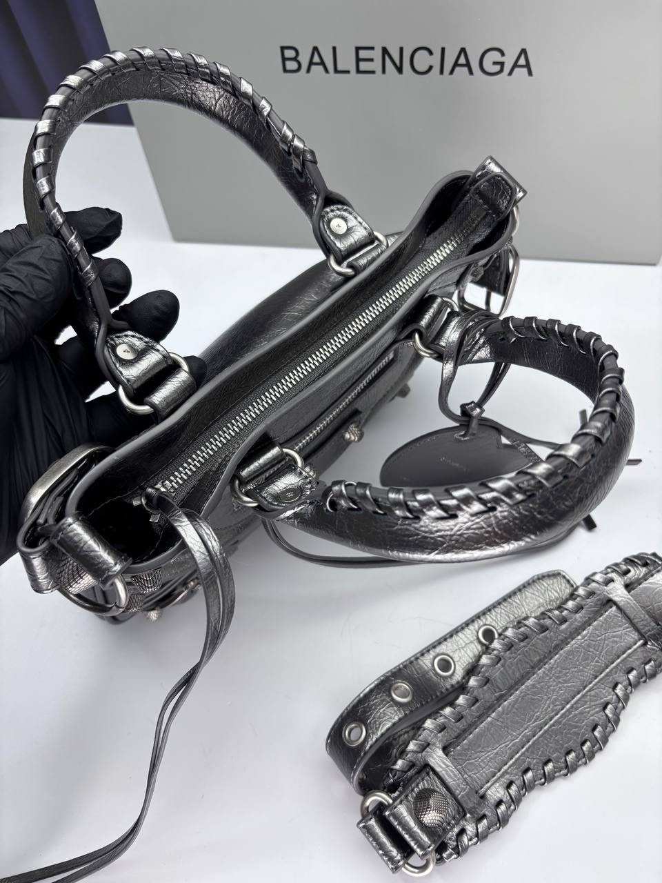 balenciaga маленькая сумка-тоут neo cagole черный,balenciaga сумка,сумка женская balenciaga,balenciaga сумка на плечо,сумка женская balenciaga в стиле 2026