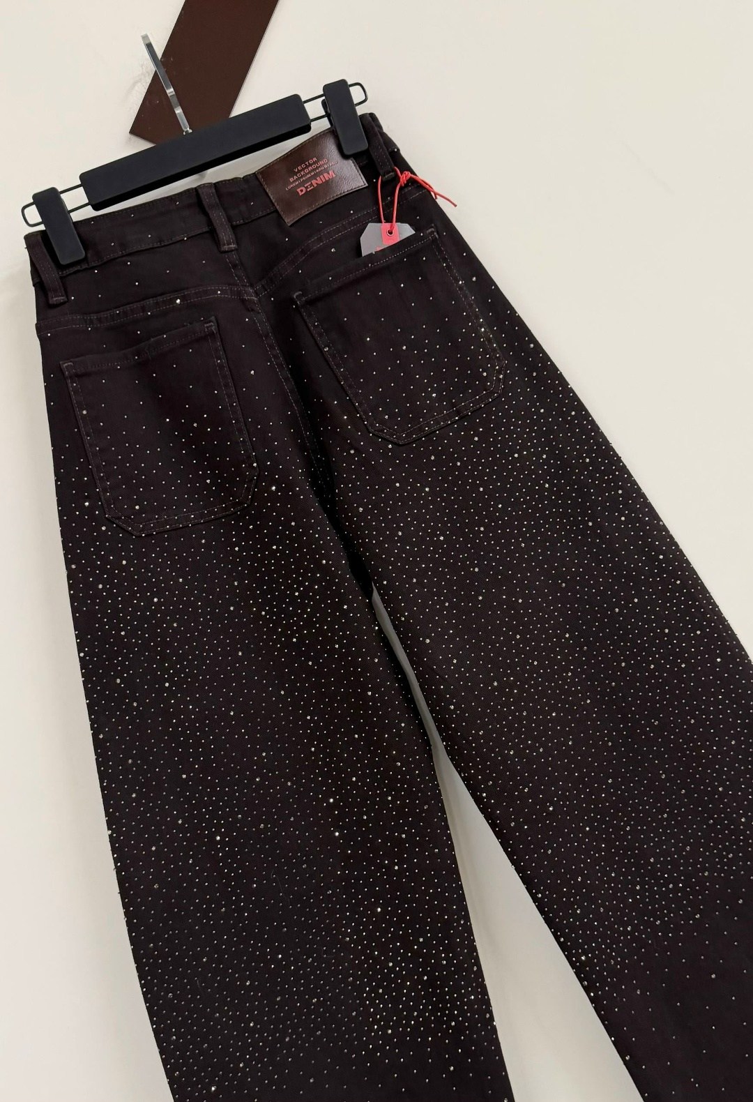 джинсы со стразами,джинсы chanel,джинсы mango со стразами,джинсы женские,американские черные джинсы со стразами