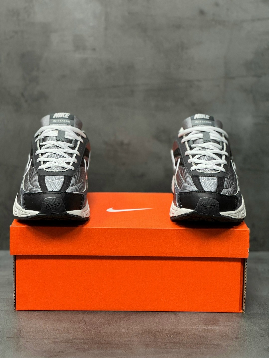 кроссовки nike initiator,кроссовки nike,кроссовки initiator nike цвет серый,кроссовки мужские nike initiator графитовые ib3083-001,мужские беговые кроссовки nike initiator
