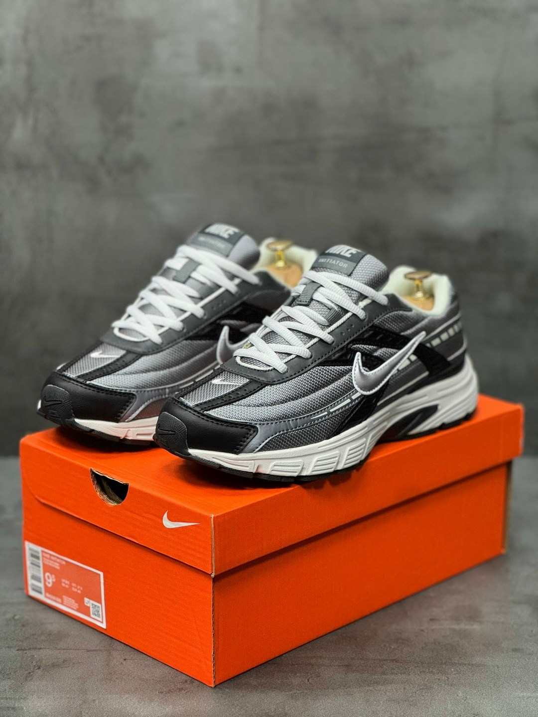 кроссовки nike initiator,кроссовки nike,кроссовки initiator nike цвет серый,кроссовки мужские nike initiator графитовые ib3083-001,мужские беговые кроссовки nike initiator