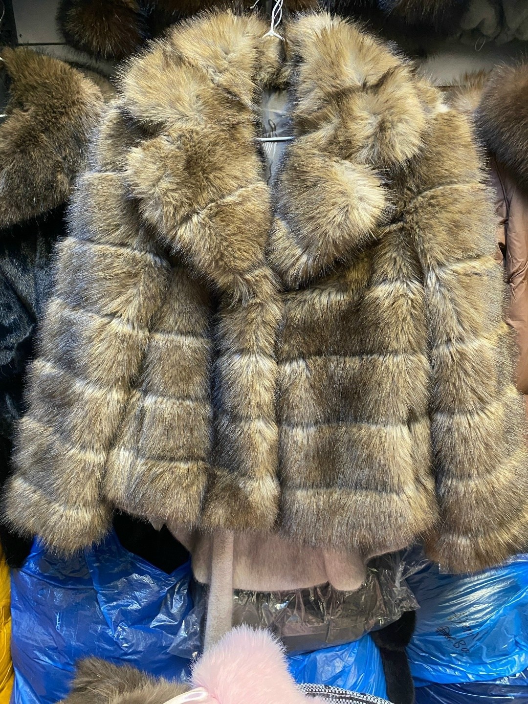 шуба из меха финского песца,женская шуба из меха енота,шуба из песца,женская куртка из натурального меха енота,меховая шуба
