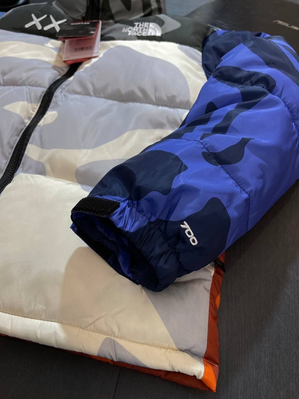 куртка зимняя tnf,куртка x kaws retro 1996 nuptse jacket 'safety green' the north face,куртка nuptse 1996 из коллаборации с kaws the north face, зеленая,куртка x kaws 1996 nuptse 700 jacket 'green' th