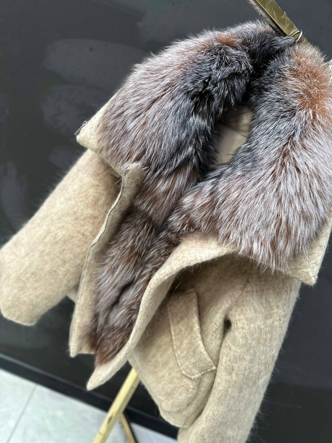 пальто с мехом,пальто женское кашемировое с натуральным лисьим мехом,пальто кашемировое с мехом,пончо из кашемира с натуральным мехом рыси,пончо с мехом