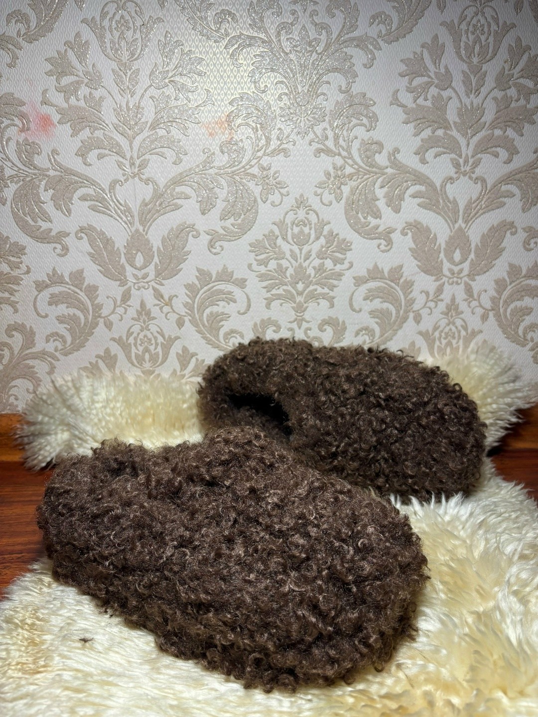 тапочки меховые домашние,тапочки кудрявые меховые 377081995,домашние тапочки "марокко" из овчины коричневые,домашние тапочки,вязаные тапочки