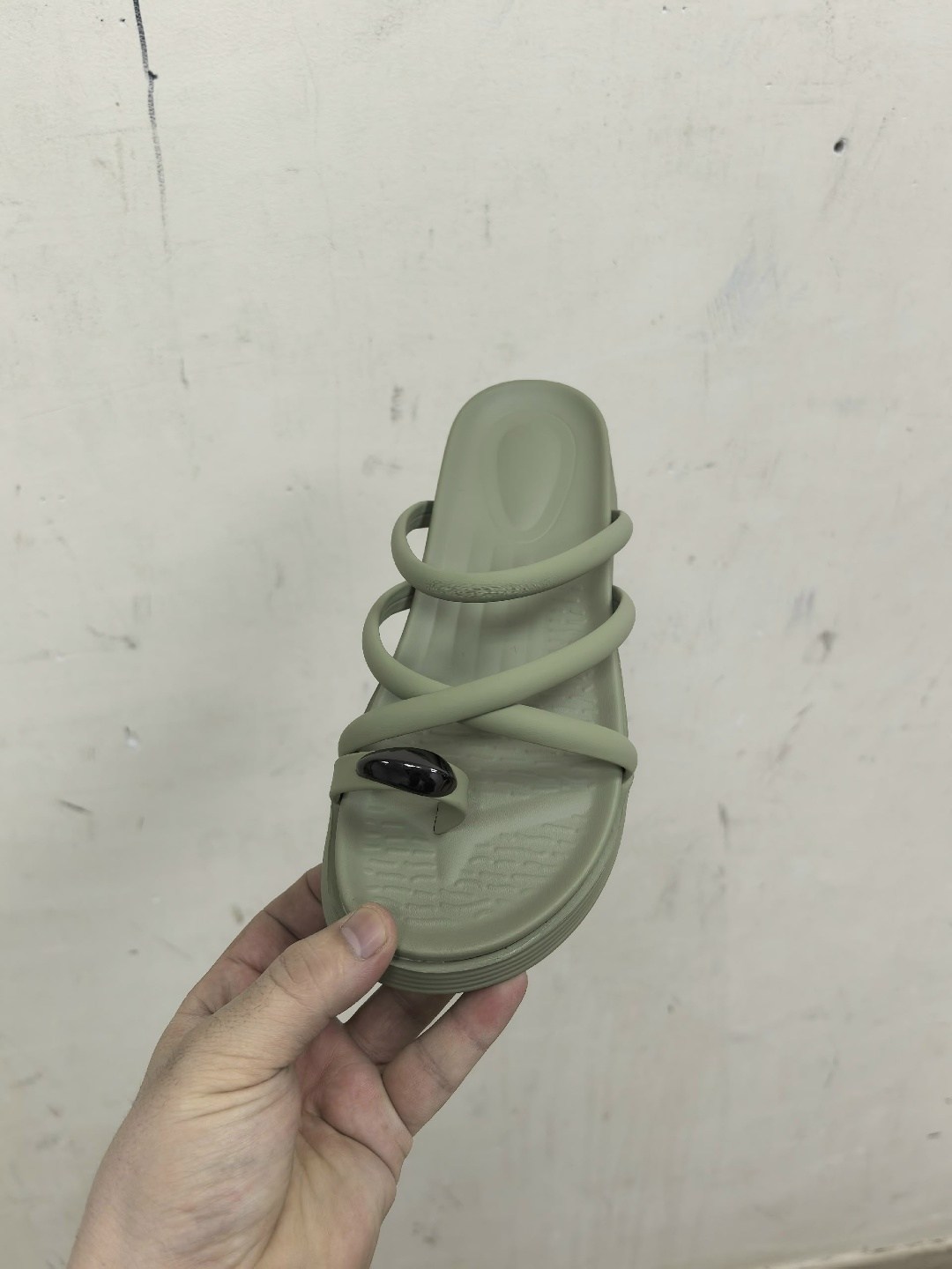 ,женские шлепанцы,модные шлепанцы,пляжная ,летние шлепанцы