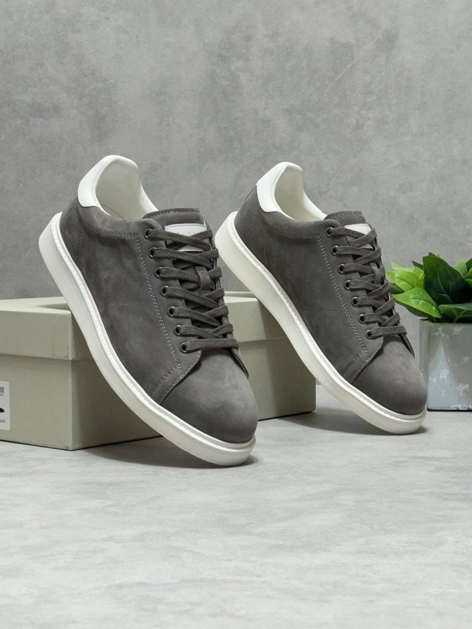 ,кеды brunello cucinelli,мужские кеды,мужские кеды brunello cucinelli серые замшевые с белой подошвой,кеды brunello cucinelli мужские серые замшевые