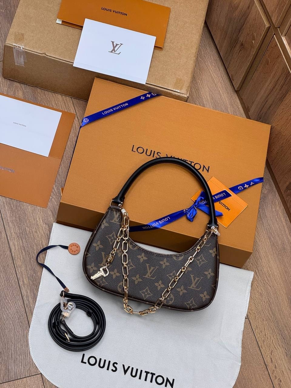 женская сумка louis vuitton,сумка луи виттон полумесяц,cумка louis vuitton,сумка,louis vuitton monogram