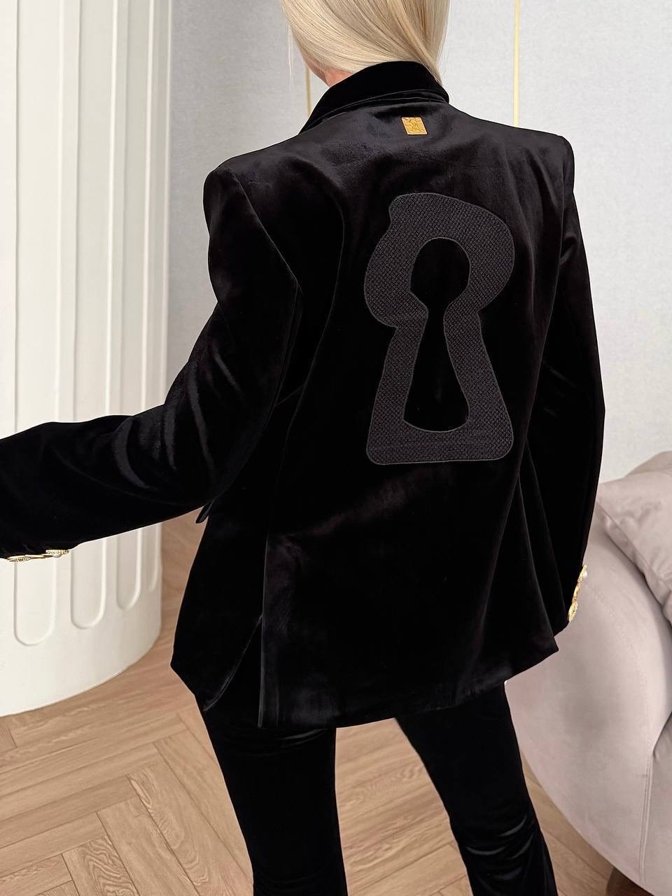 брючный костюм,модели брючных костюмов из велюра для женщин,брючный костюм женский из велюра,велюровый бархатный брючный костюм брюки и пиджак,велюровый костюм