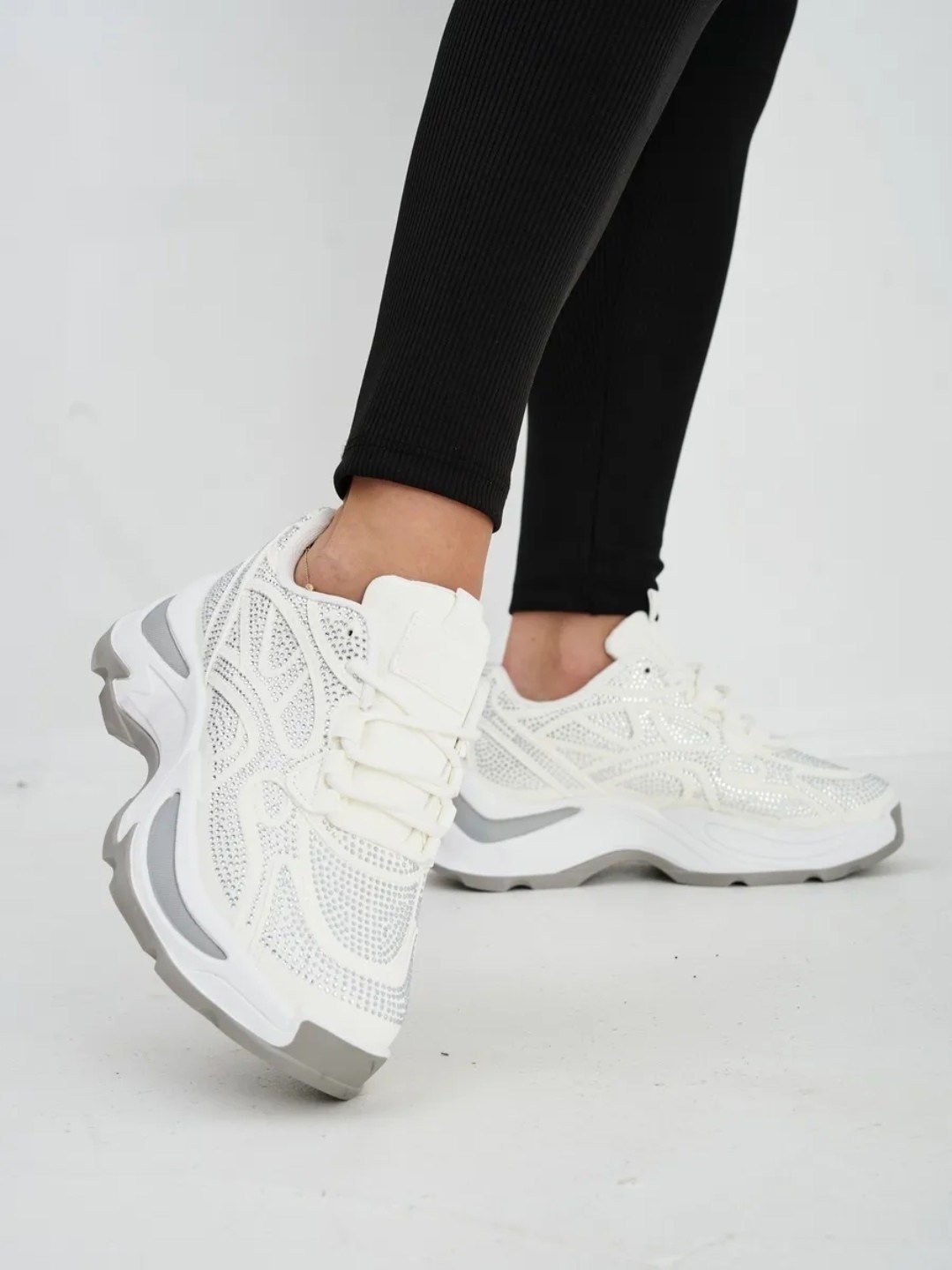 женские массивные кроссовки,кроссовки женские,кроссовки для женщин,массивные кроссовки,кроссовки модные