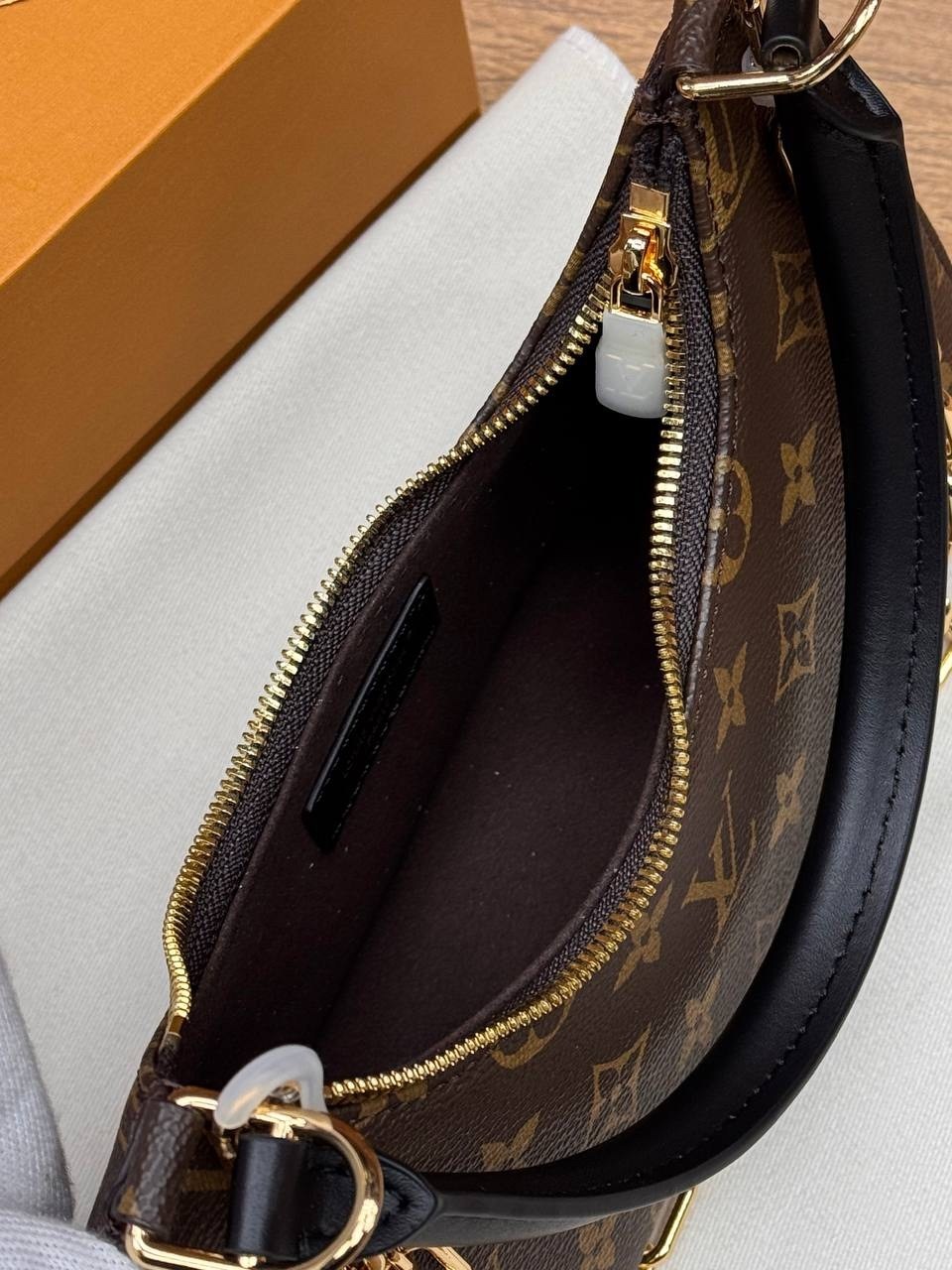 женская сумка louis vuitton,сумка луи виттон полумесяц,cумка louis vuitton,сумка,louis vuitton monogram