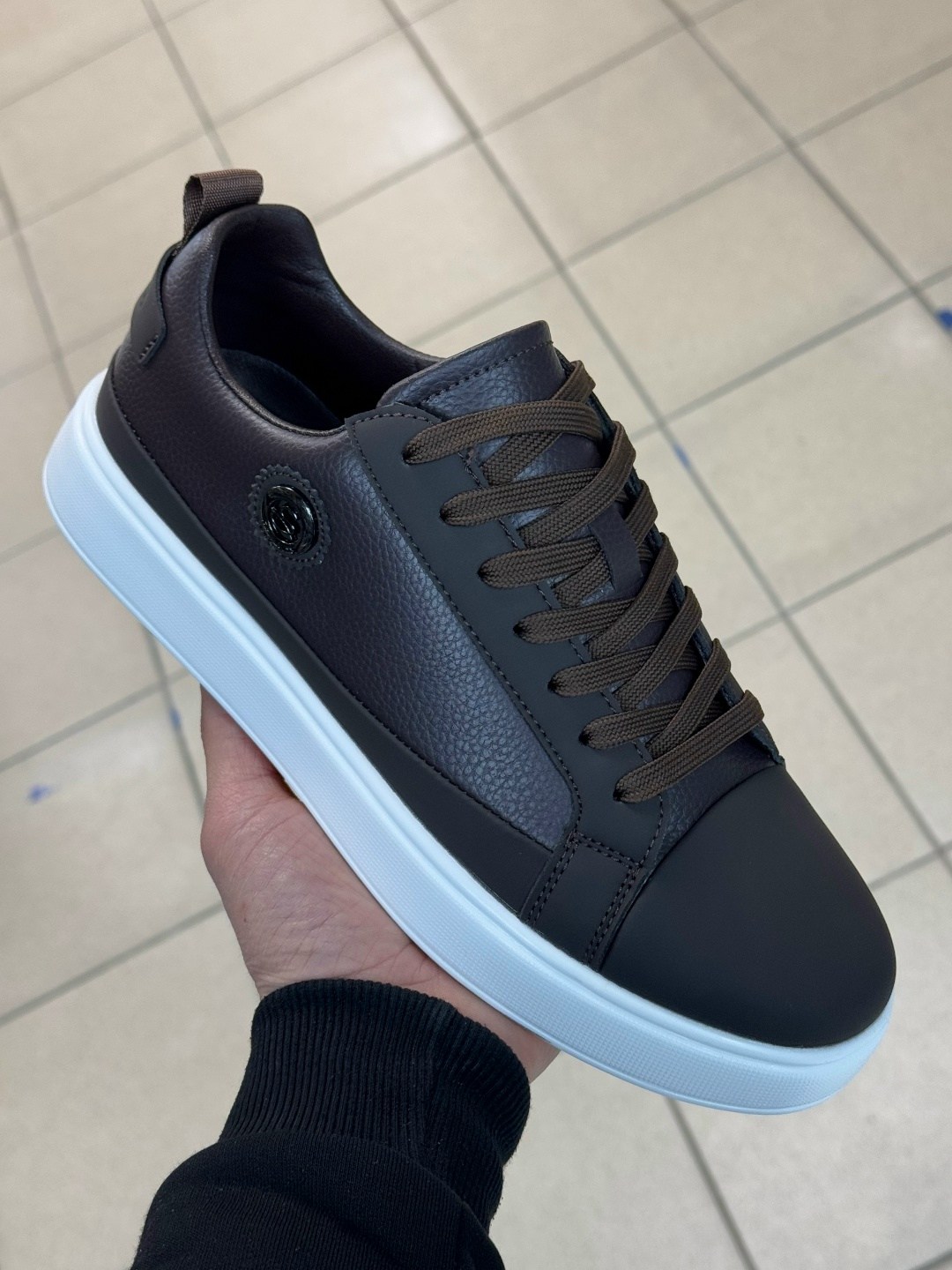 кеды рибок черные кожаные мужские с белой подошвой,кеды хуго босс мужские с белой подошвой на резинке с замшей черный,,черные кеды с белой подошвой,мужские кожаные кеды