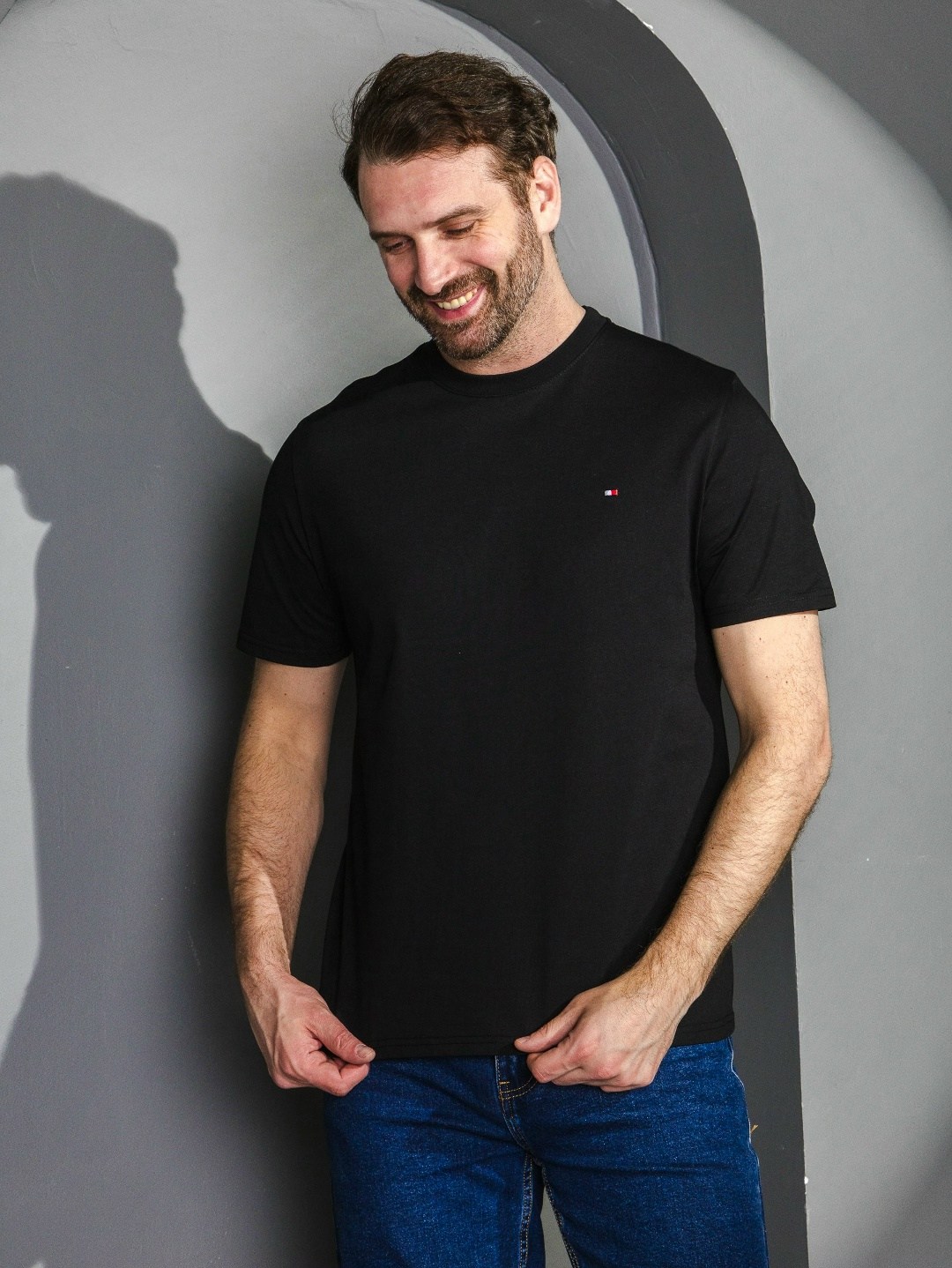 мужская футболка tommy hilfiger,футболка томми хилфигер черная,мужская футболка,мужская футболка черная,футболке