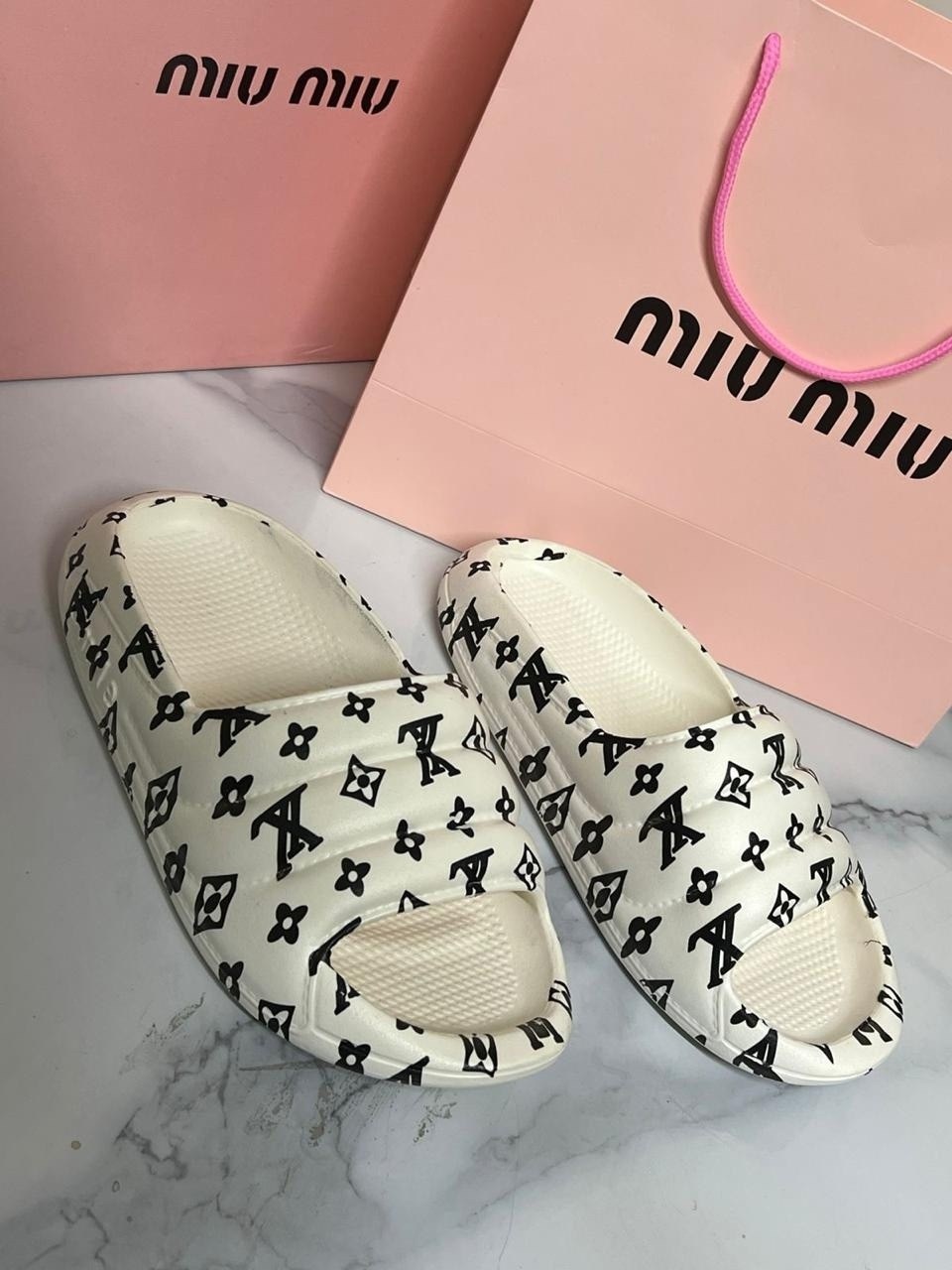 шлепанцы женские луи виттон,,шлепанцы женские,шлепки луи витон,тапочки модные