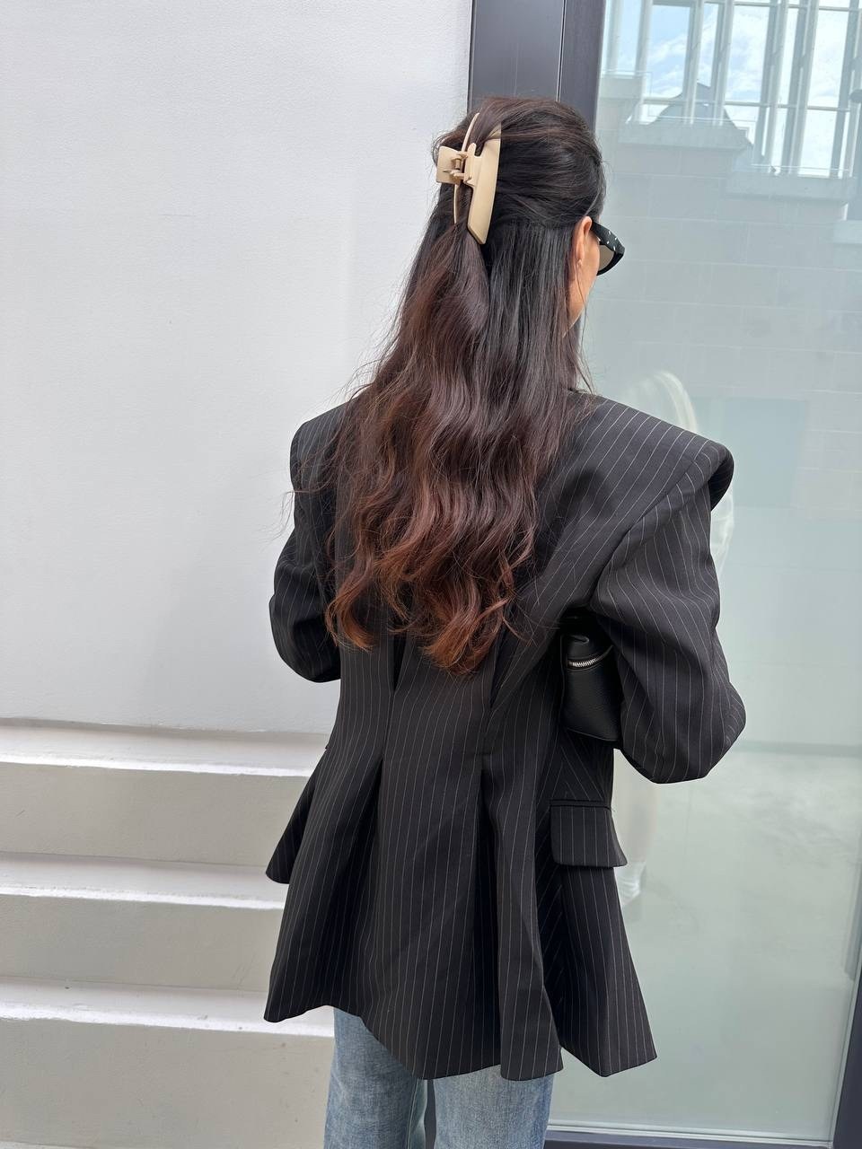 жакет удлинённый оверсайз серый в полоску,пиджак в полоску женский,пиджак,пиджак серый,женский костюм