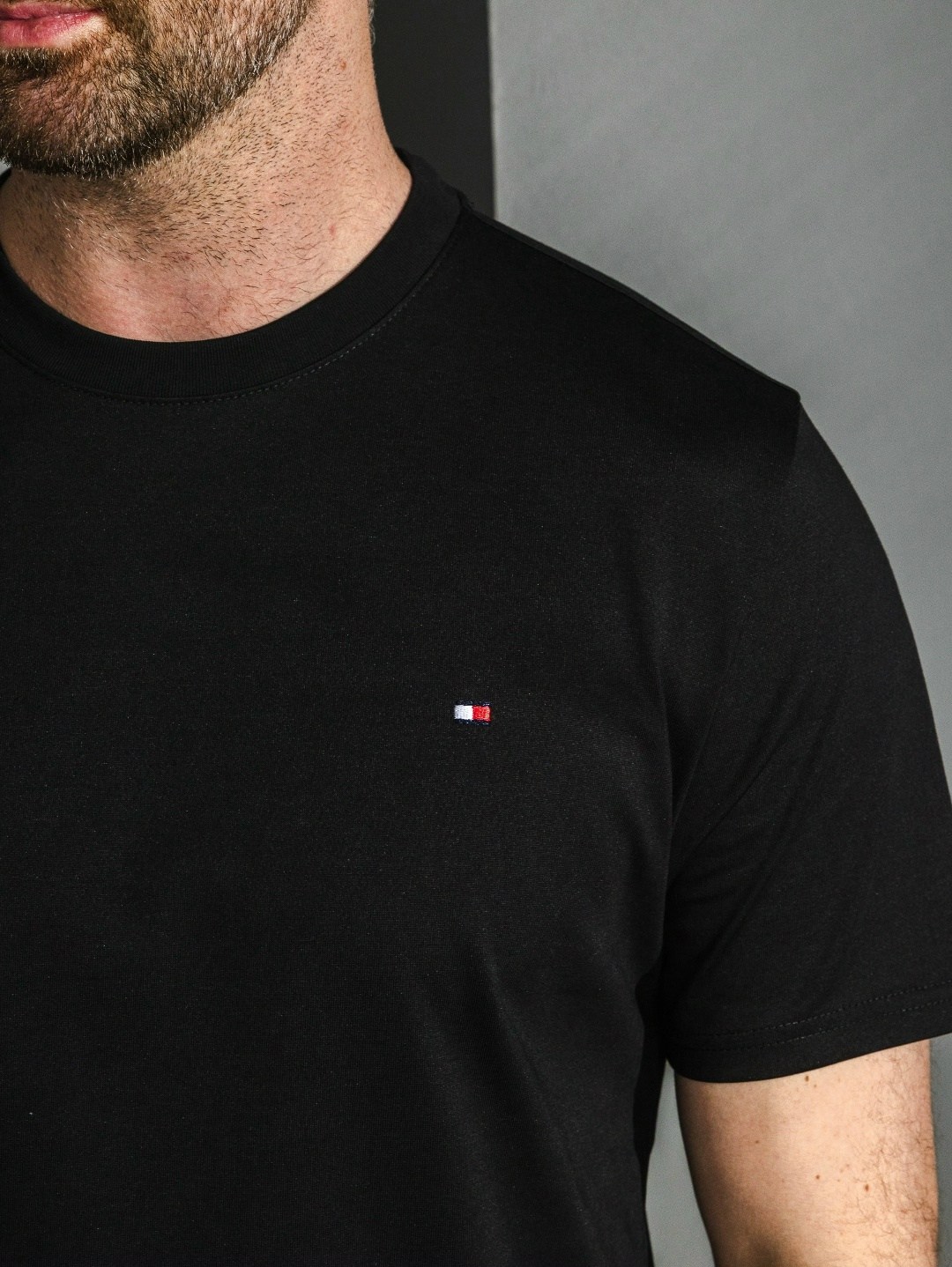 мужская футболка tommy hilfiger,футболка томми хилфигер черная,мужская футболка,мужская футболка черная,футболке