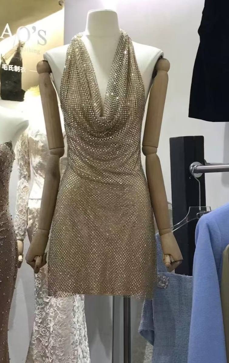 сексуальное платье с глубоким v-образным вырезом и кристаллами,платье с блестками,платье со стразами,золотое платье,блестящее платье золото