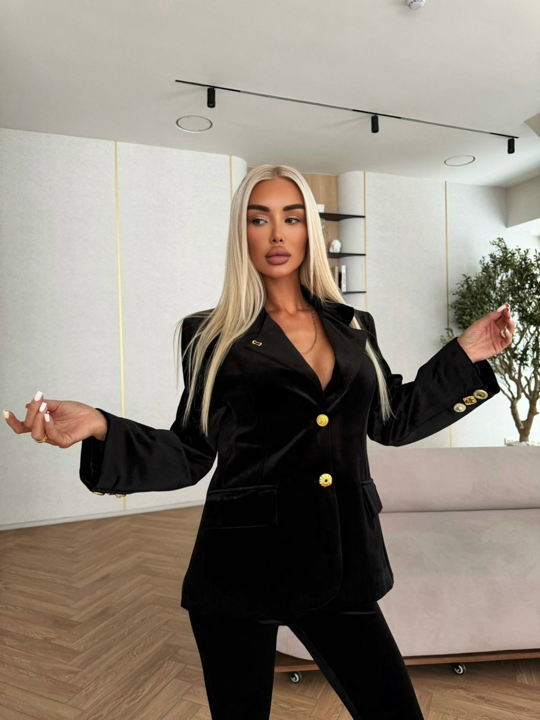 модели брючных костюмов из велюра для женщин,брючный костюм,бархатный брючный костюм,велюровый бархатный брючный костюм брюки и пиджак,велюровый брючный костюм женский